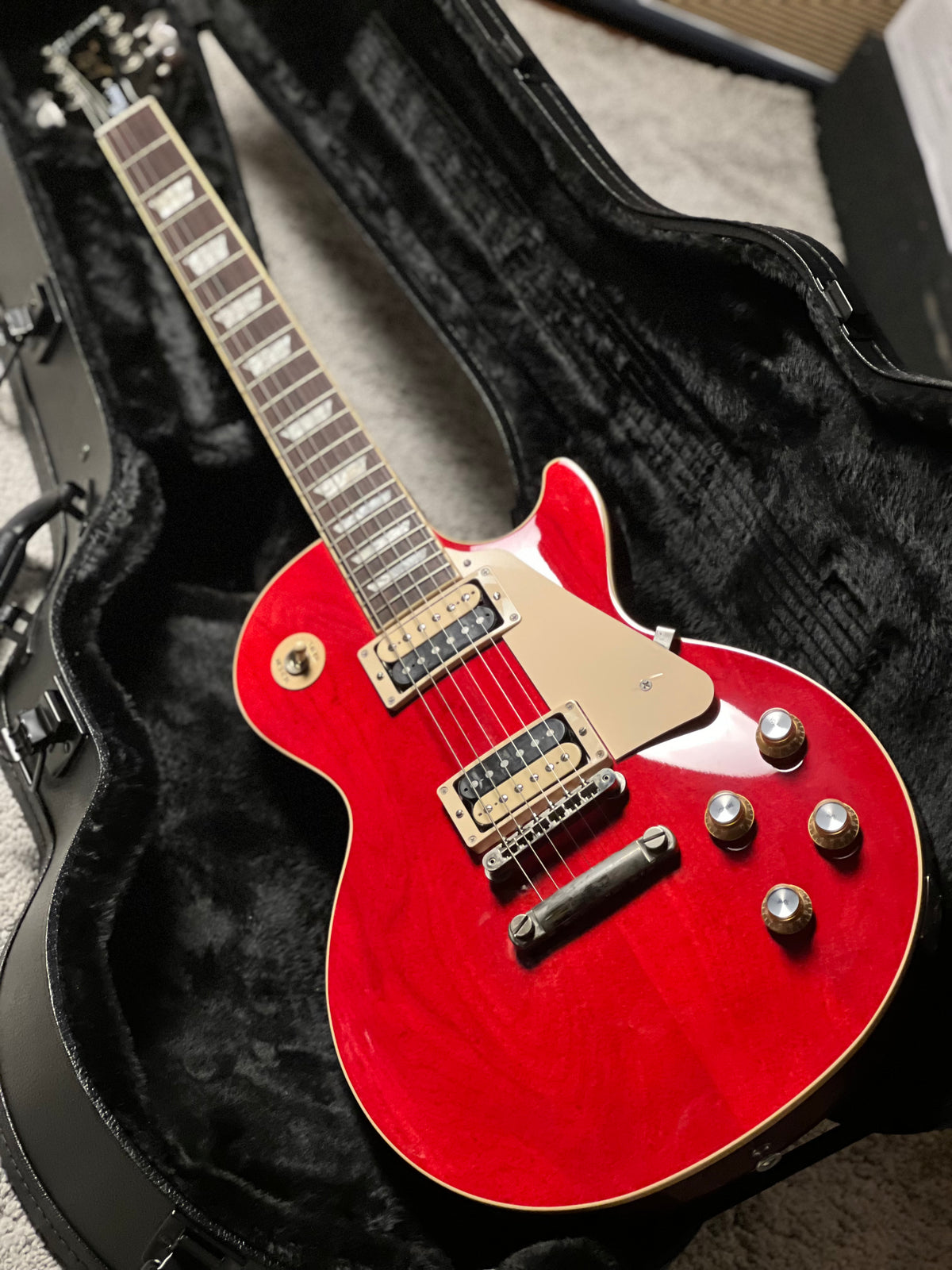 Gibson Les paul Classic in Translucent Cherry w/Case 217230067