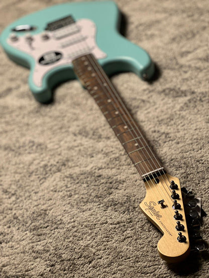 Squier Debut Series Stratocaster HSS with Laurel FB in Daphne Blue