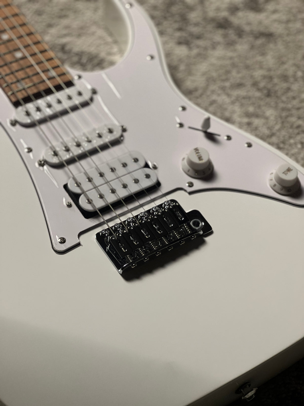 Ibanez GRG140-WH GIO in White