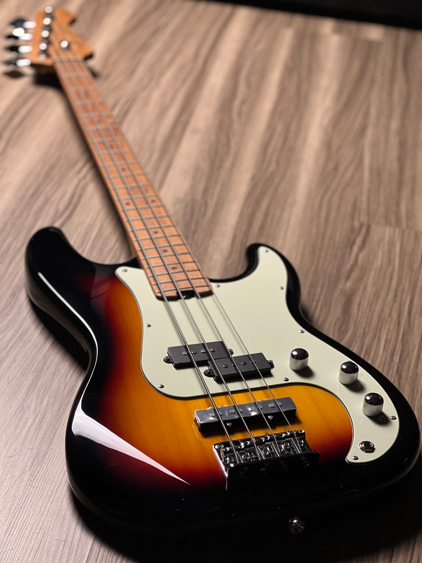 SQOE SPJ600 Roasted Maple Series in 3-Tone Sunburst