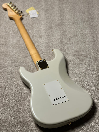 Fender Japan Traditional 2025 Collection 60s Stratocaster with RW FB in White Pearl JD25014418