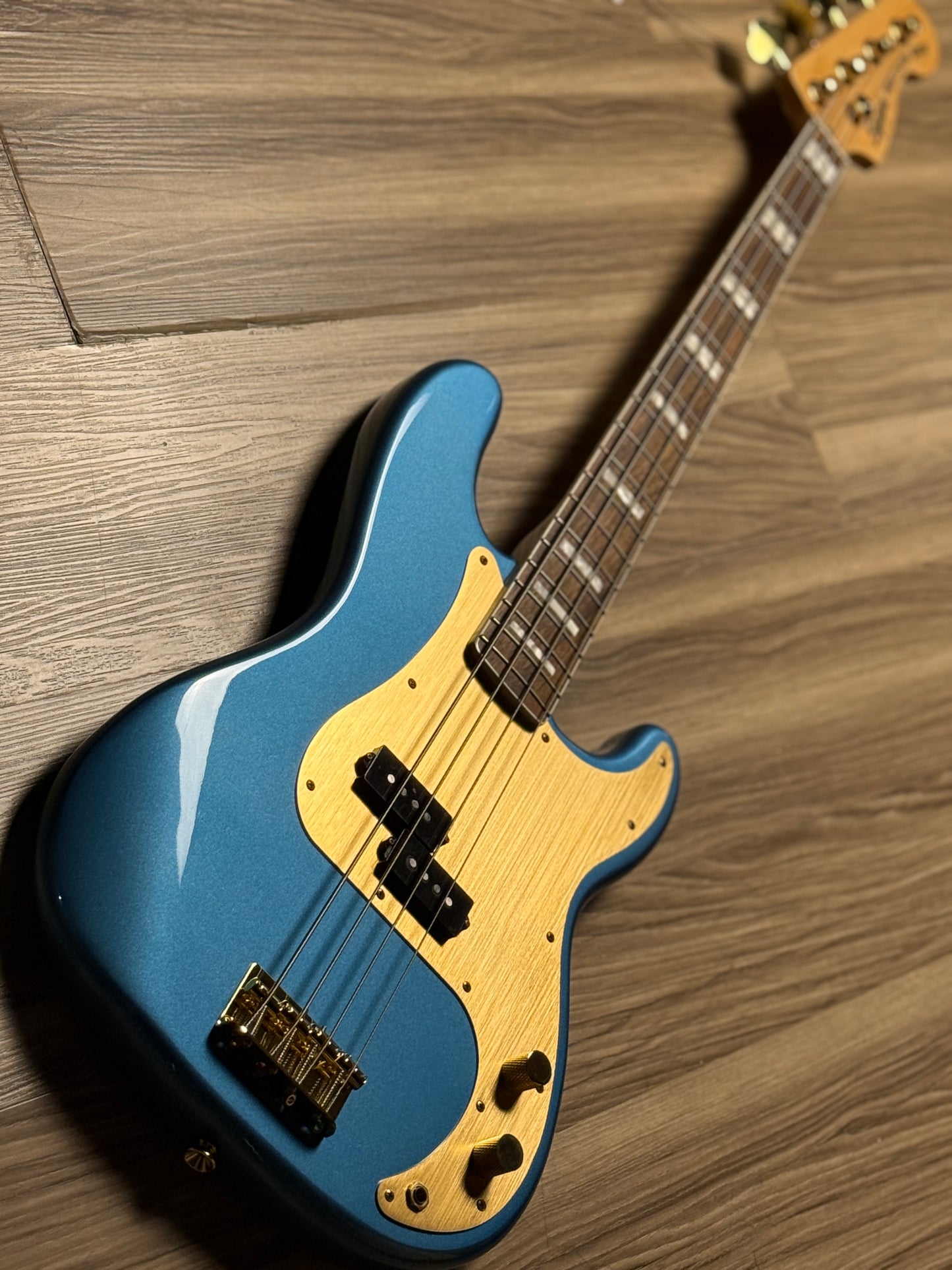 Squier 40th Anniversary Gold Edition Precision Bass in Lake Placid Blue (USED) ISSF22003751