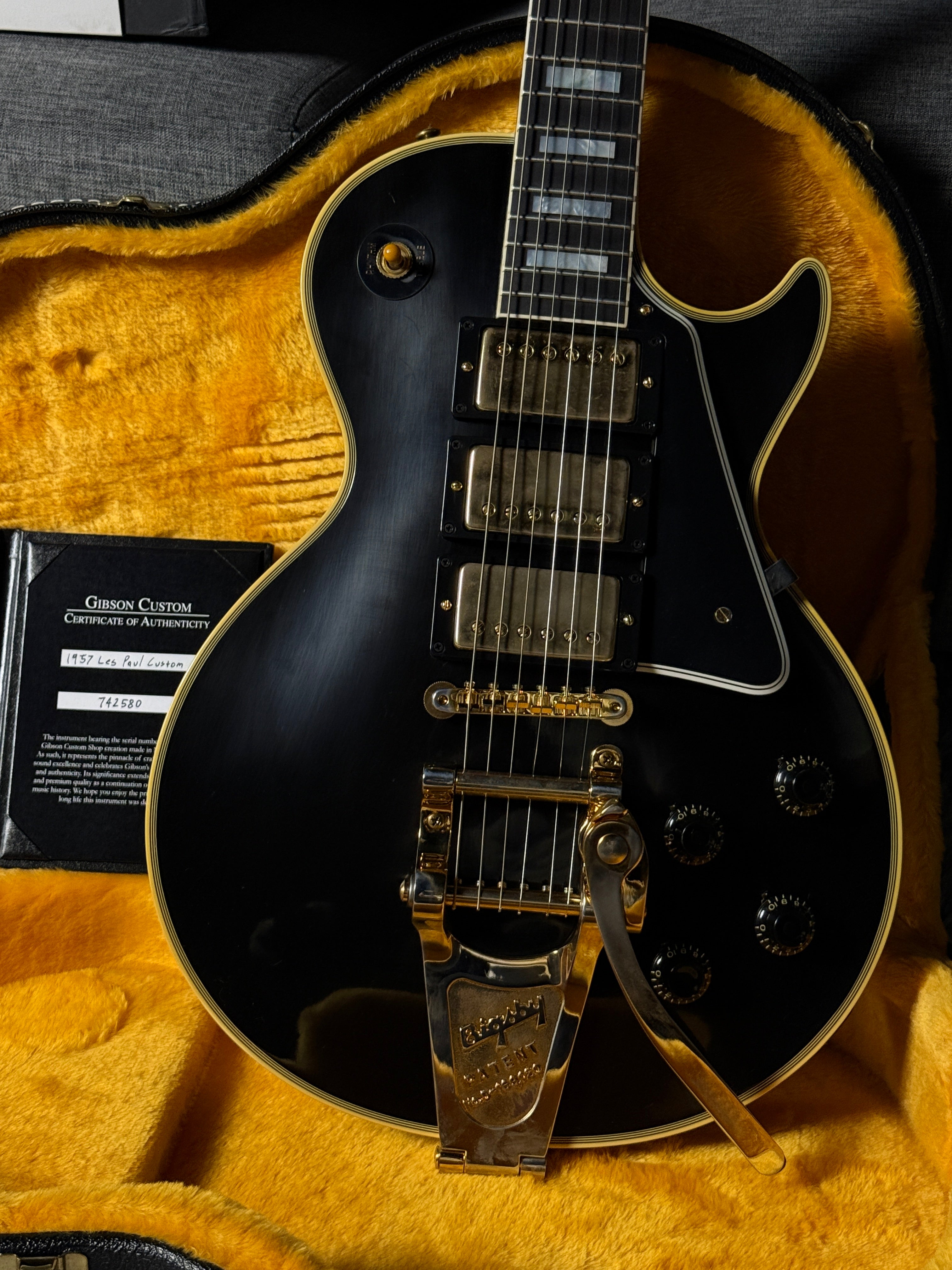 Gibson 1957 Les Paul Custom Reissue 3-Pickup Bigsby in Ebony w