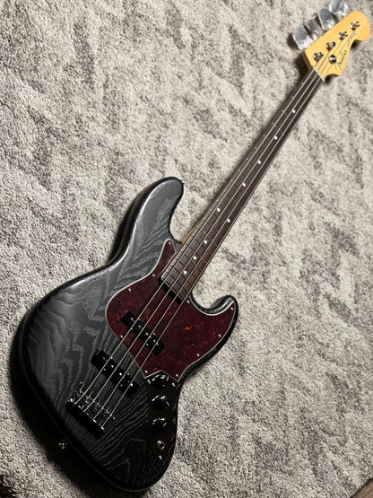 Fender MIJ Limited Jazz Bass with RW FB in Raw Ash Black JD25016284