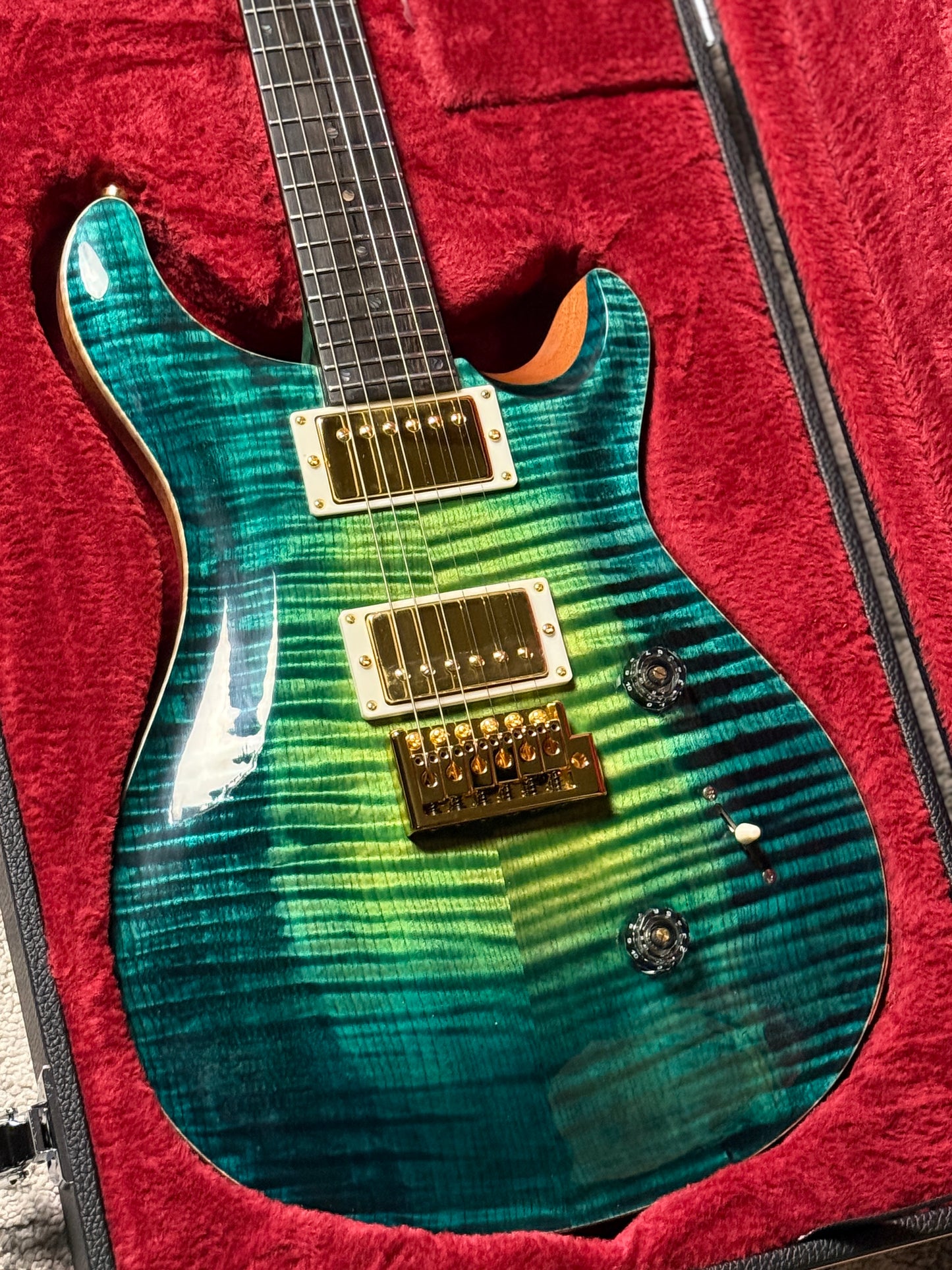 SLX Imperial 24 HH with 5A Solid Flame Top in Laguna Glow with Gold Hardware