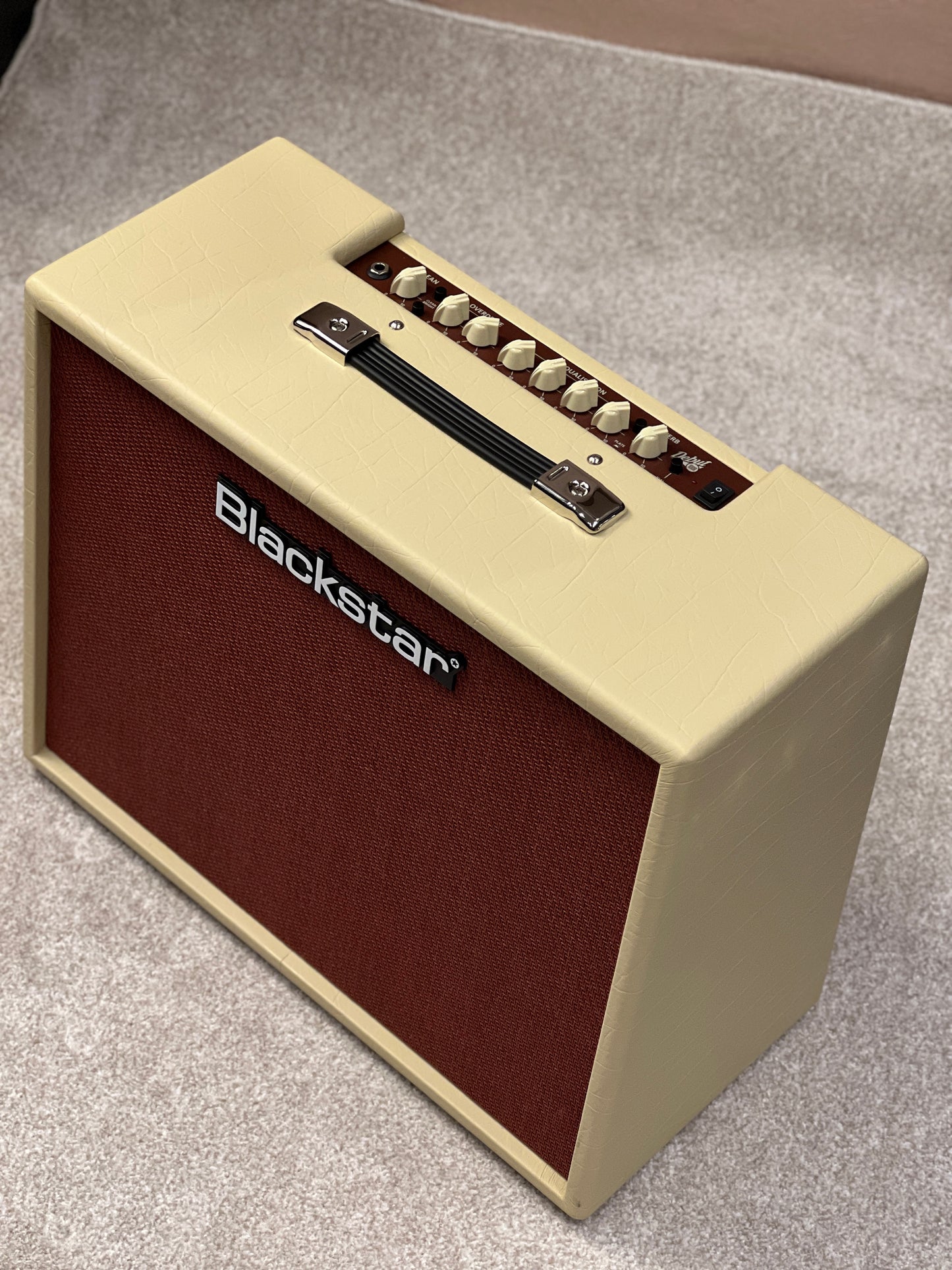 Blackstar Debut 100R 1X12 Combo in Cream