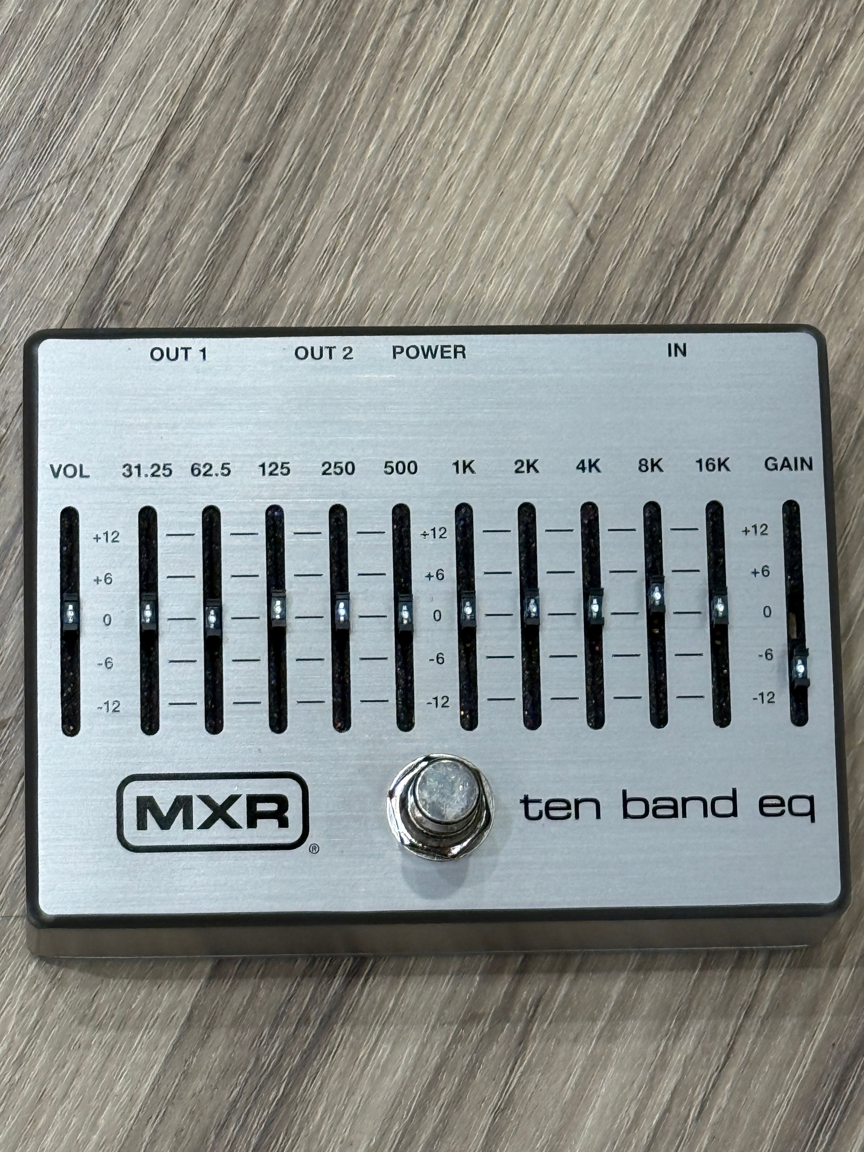 MXR M108S 10-Band Graphic EQ Guitar Effects Pedal – nafiriguitar.com