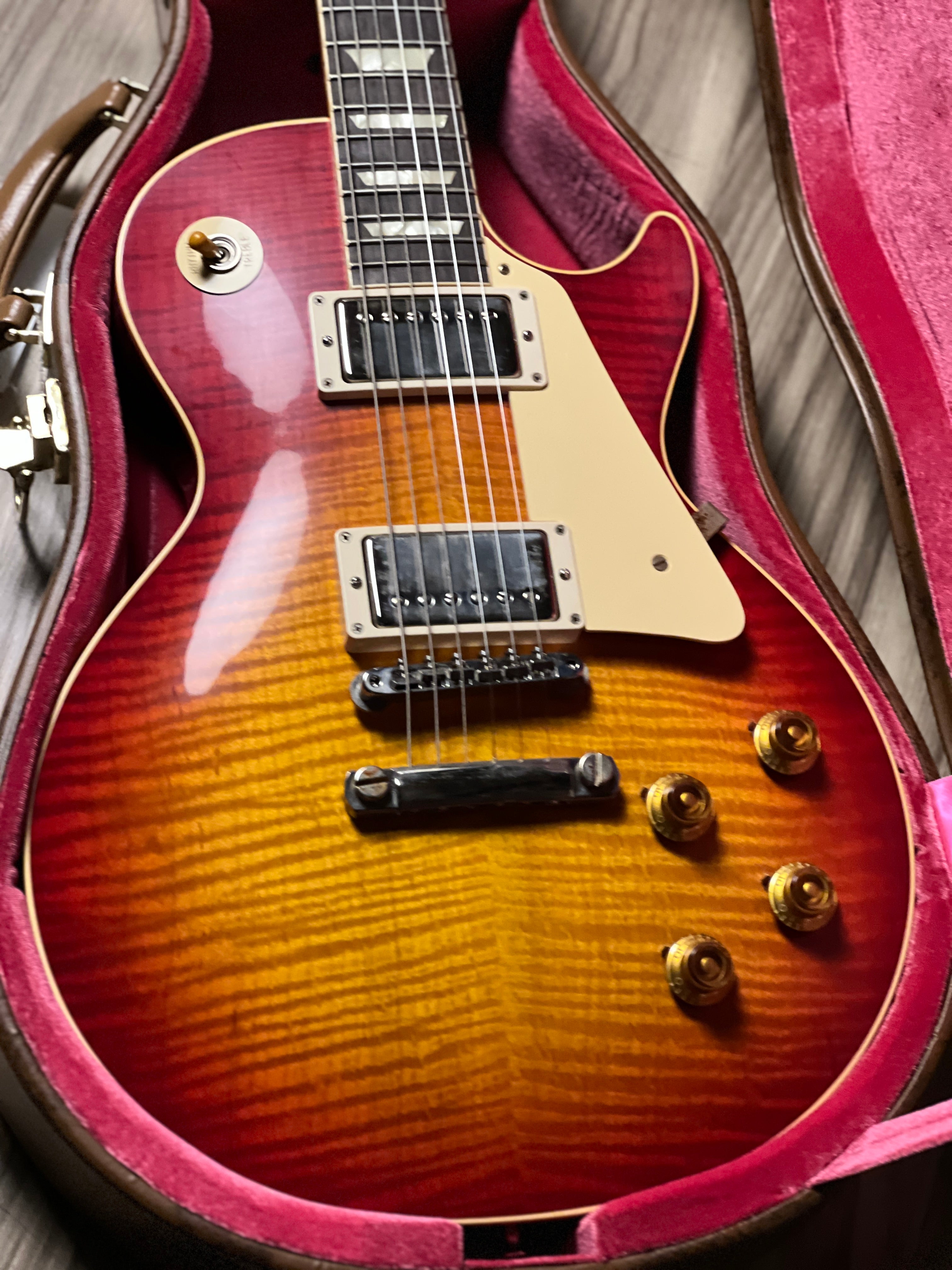 Gibson 1959 Les Paul Standard Reissue VOS Washed Cherry Sunburst