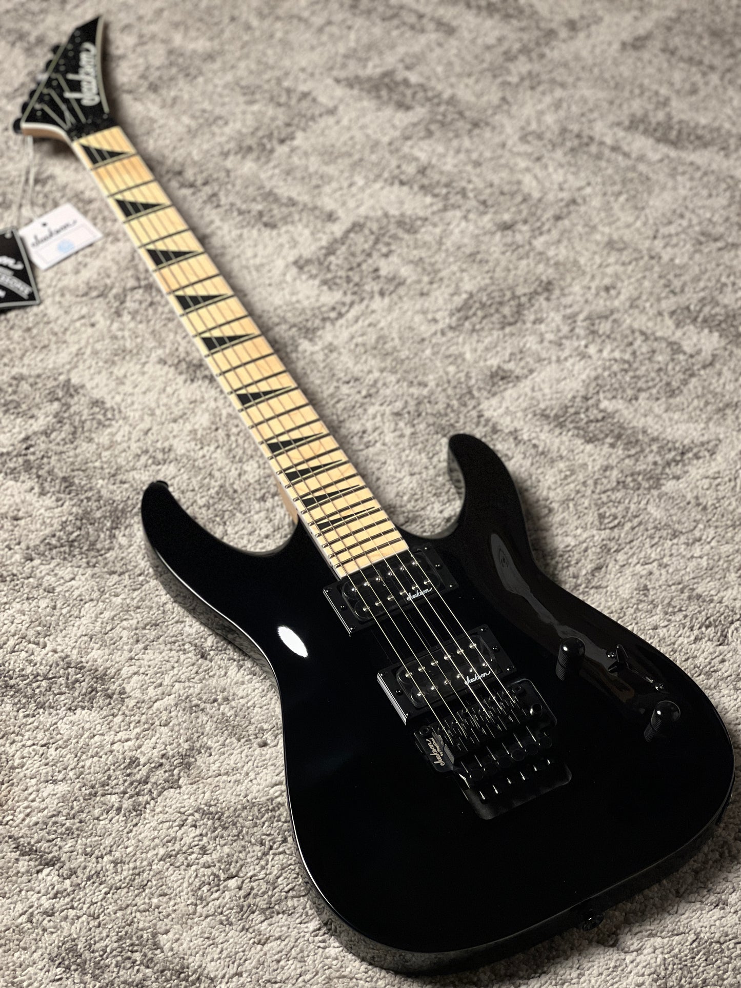 Jackson JS Series Dinky DKA-M JS32 in Gloss Black
