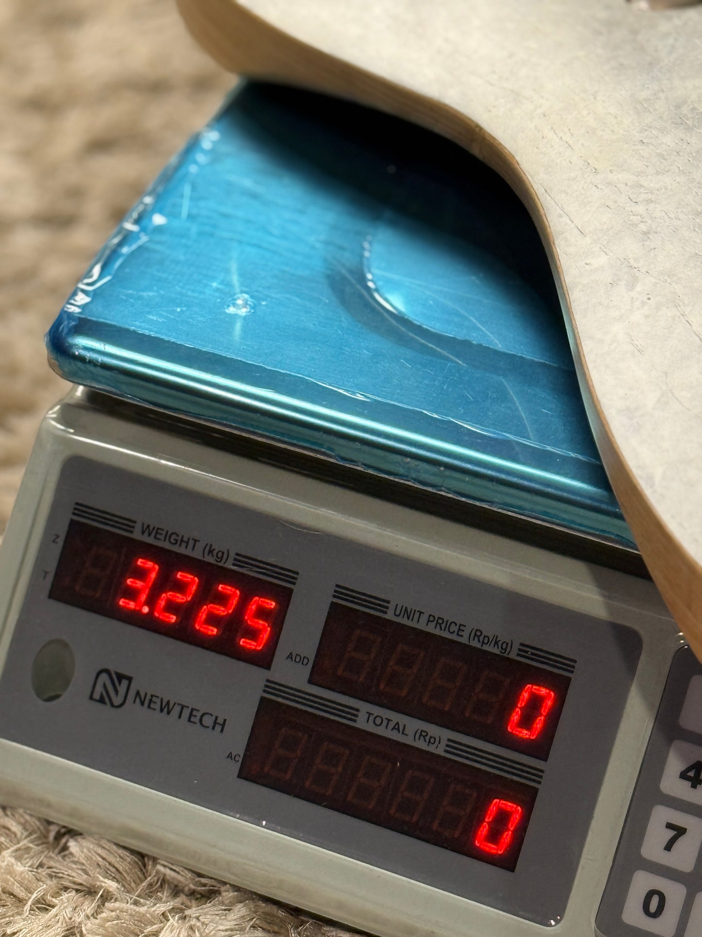 Saito S-622 SSH with Rosewood and Gold Hardware in White Granite 253033