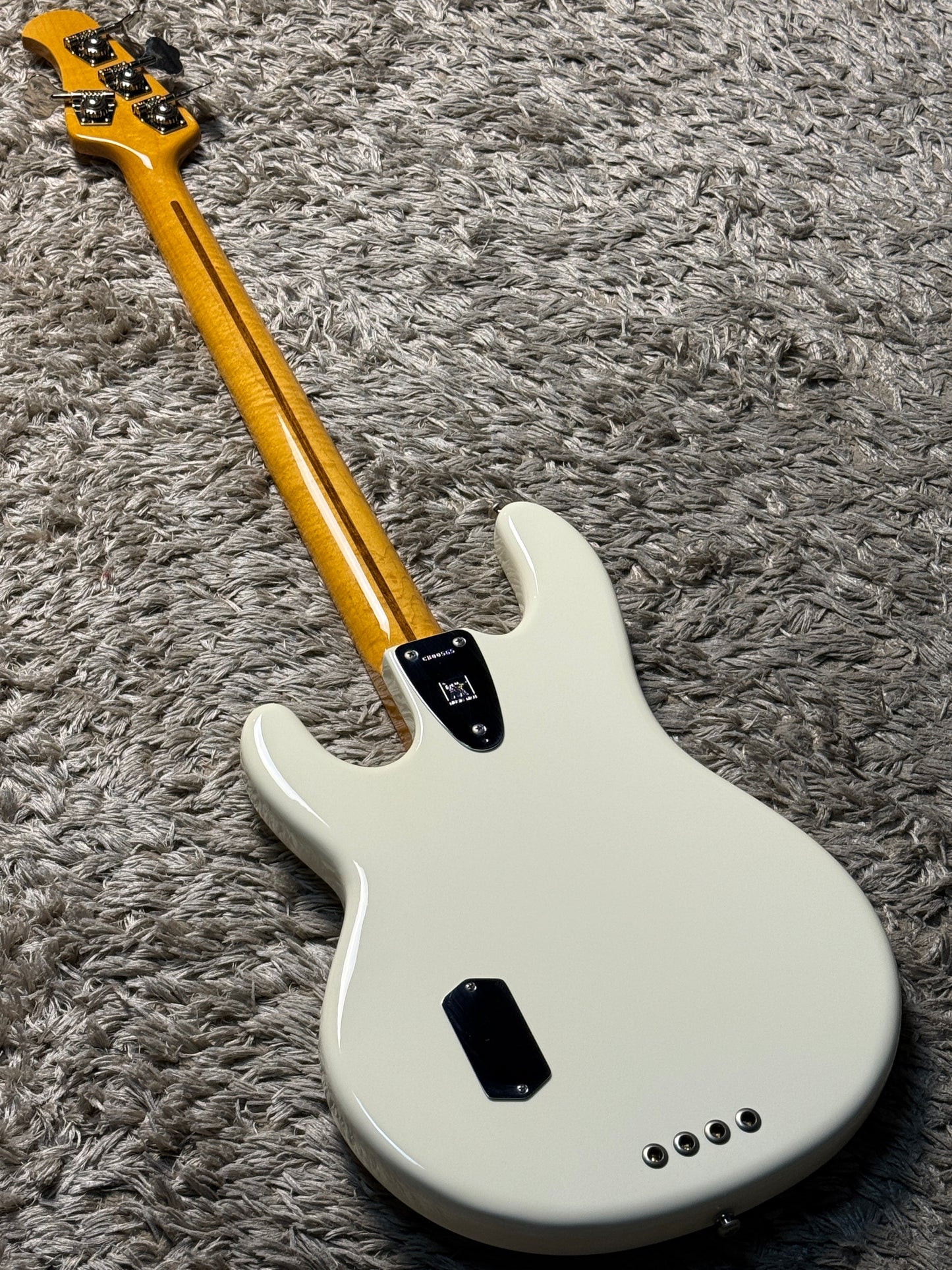 Ernie Ball Music Man Retro '70s StingRay 4 Bass in White S/N CB00565 (USED)