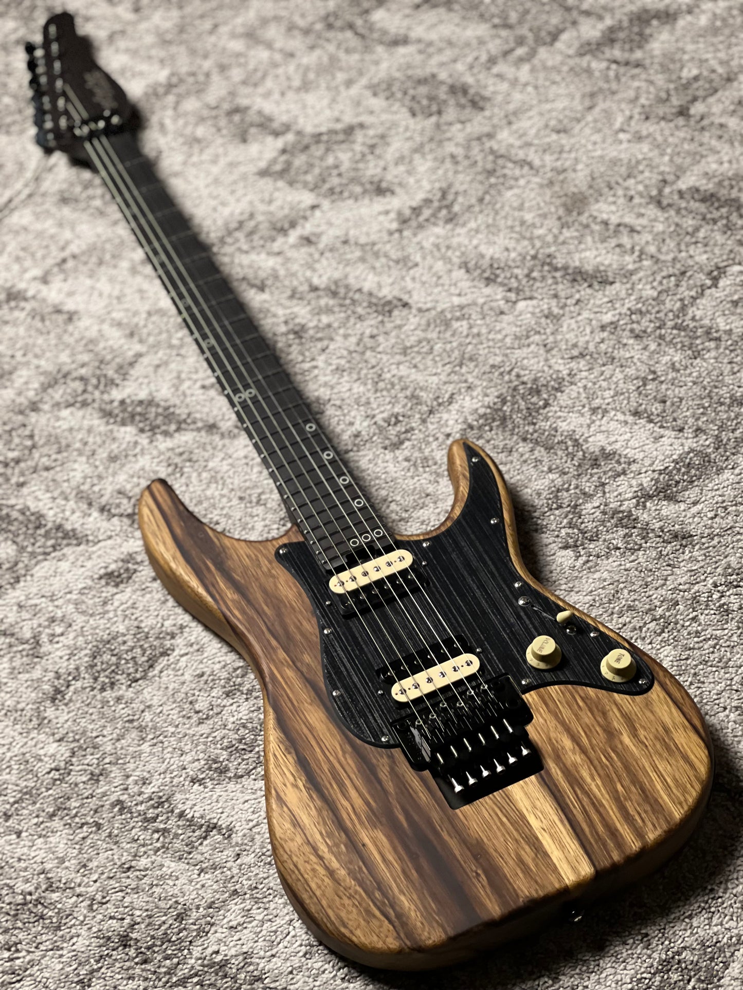 Schecter Sun Valley Super Shredder Exotic in Black Limba W26010860