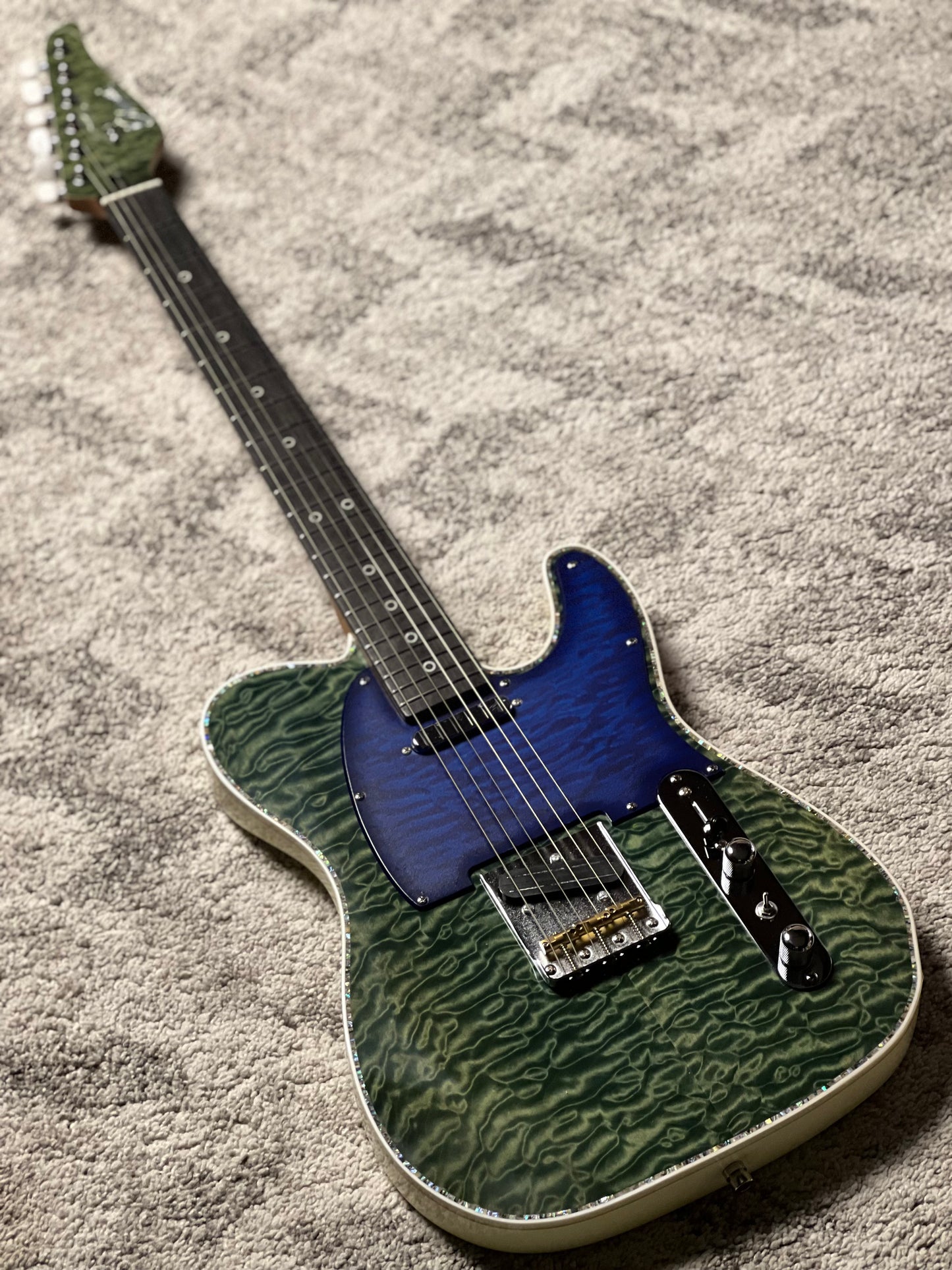 Dhatarattha Custom DTL Quilt in Moss Green with Rosewood FB and Blue Quilt Pickguard