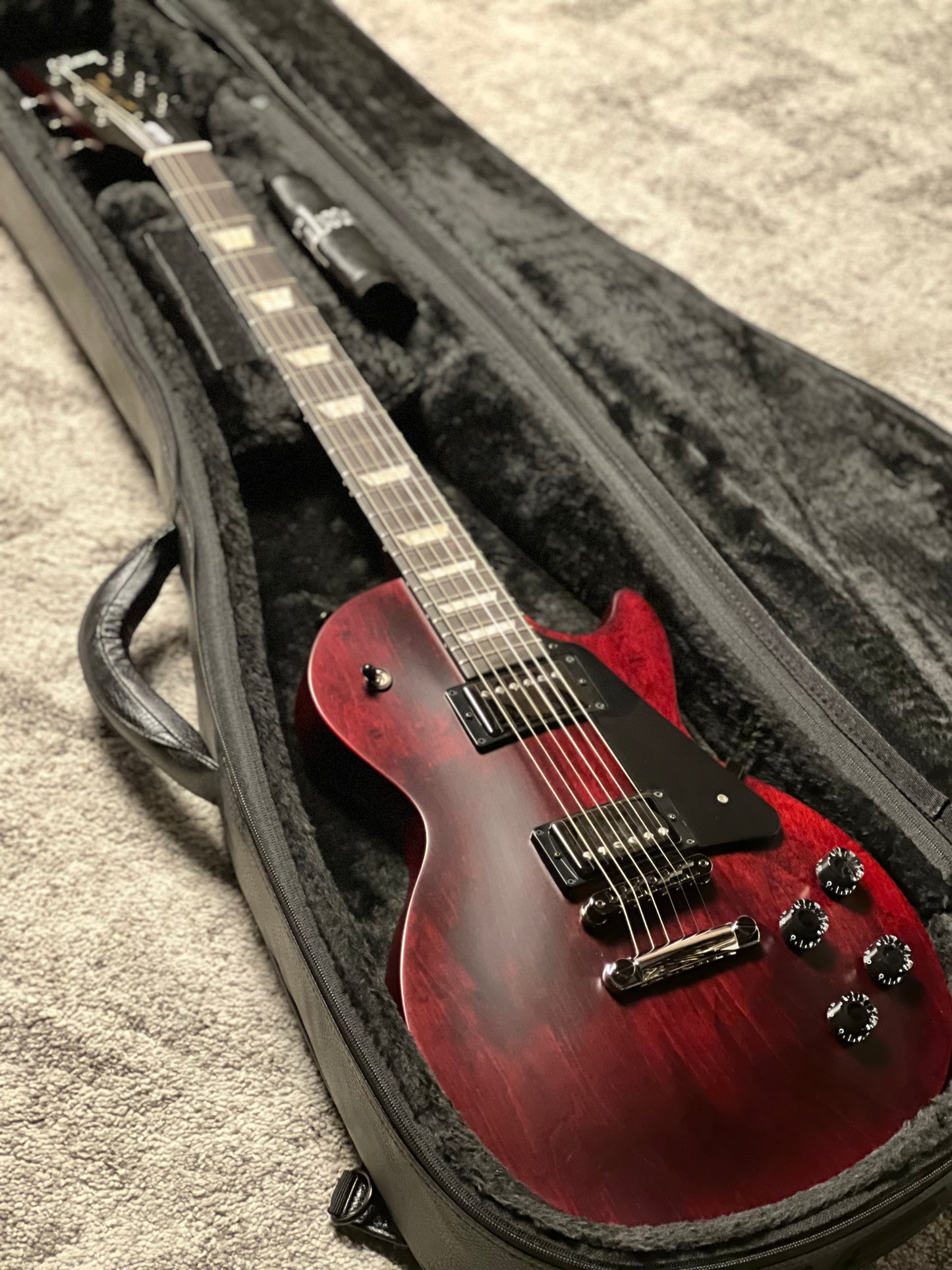 Gibson Les Paul Modern Studio in Wine Red Satin 215240177