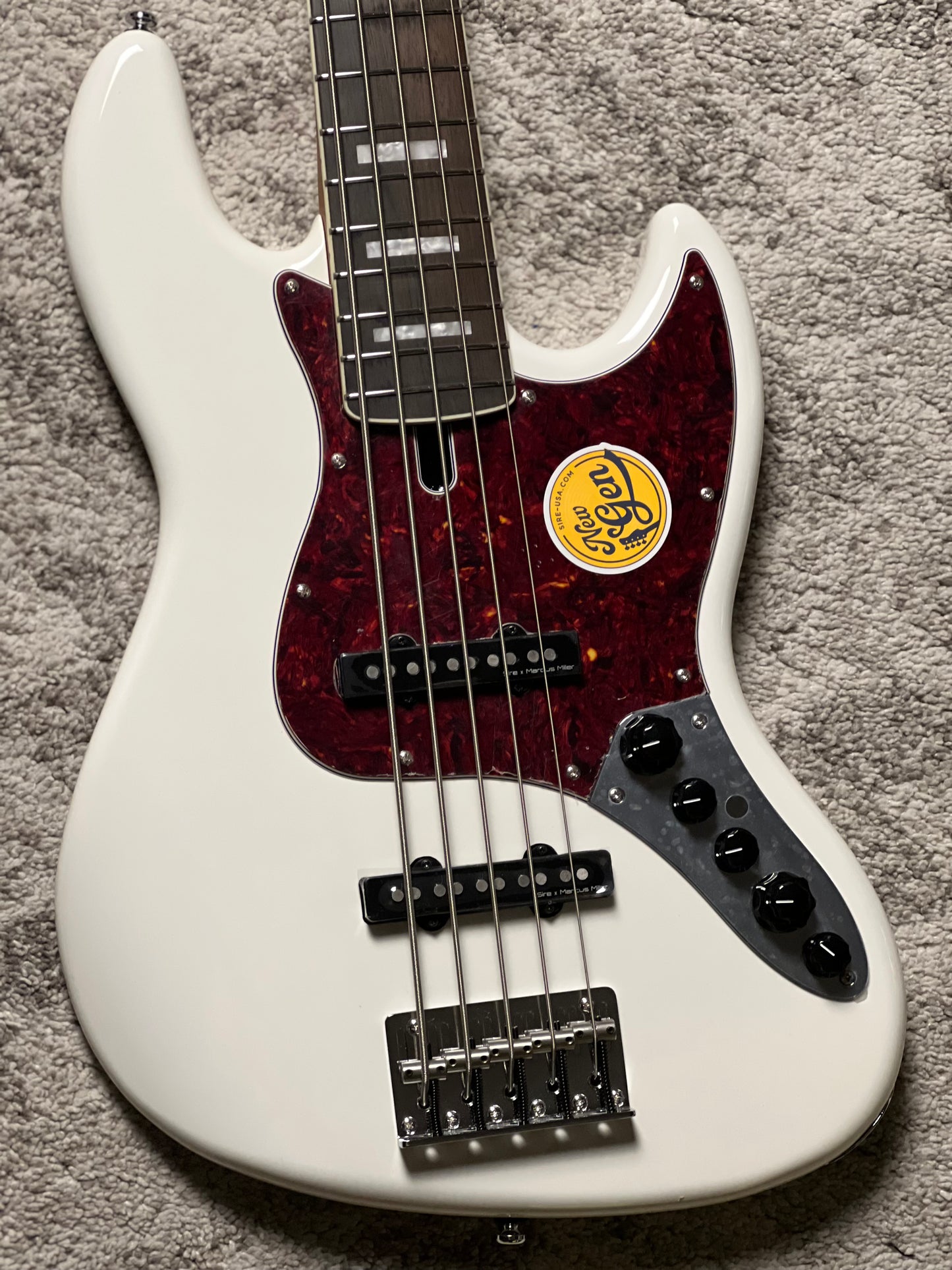 Sire Marcus Miller V7 Alder 5-String Bass Guitar 2nd Gen in Antique White