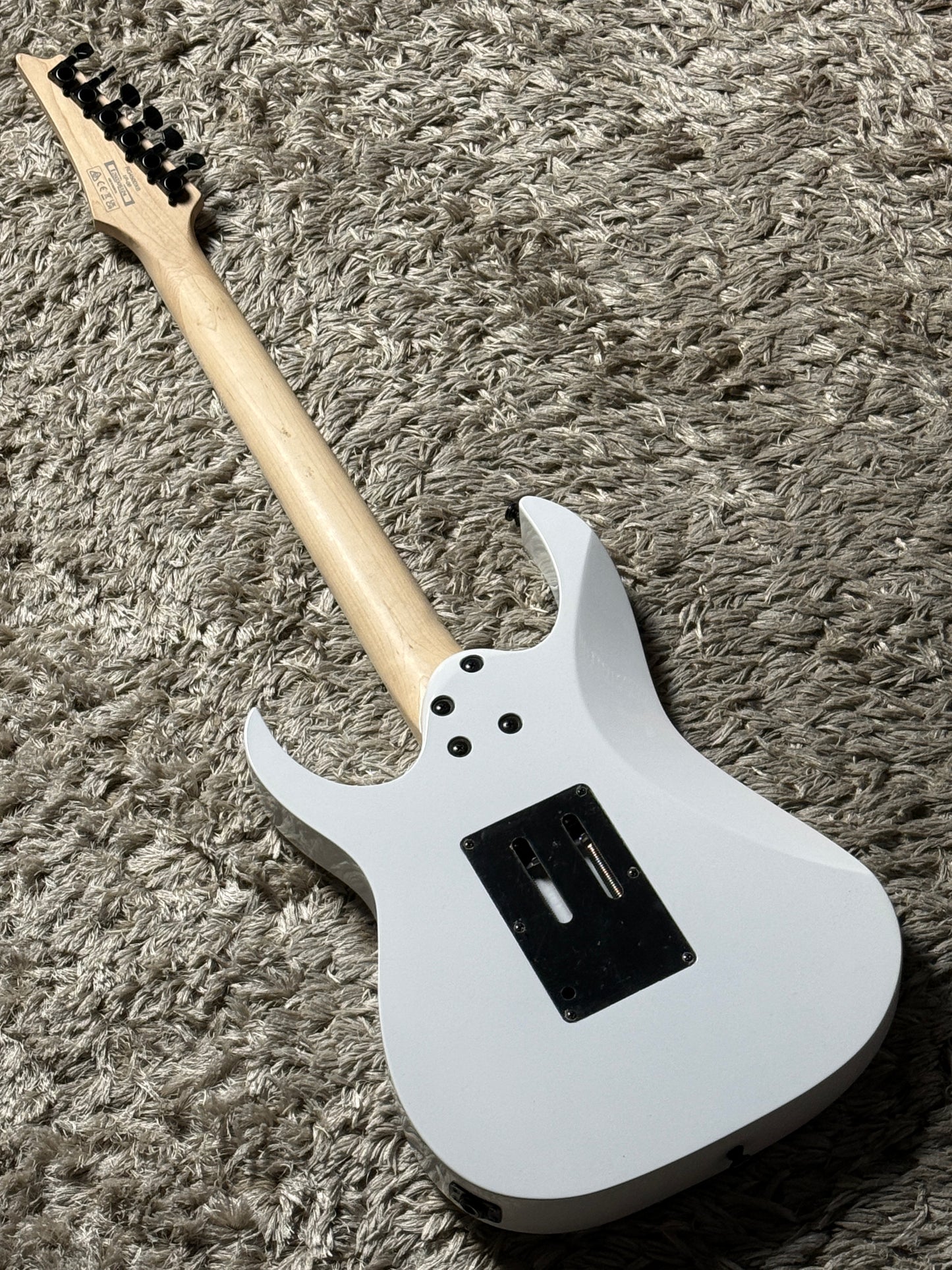 Ibanez RG450DXB-WH Electric Guitar in White I260305124 (USED)