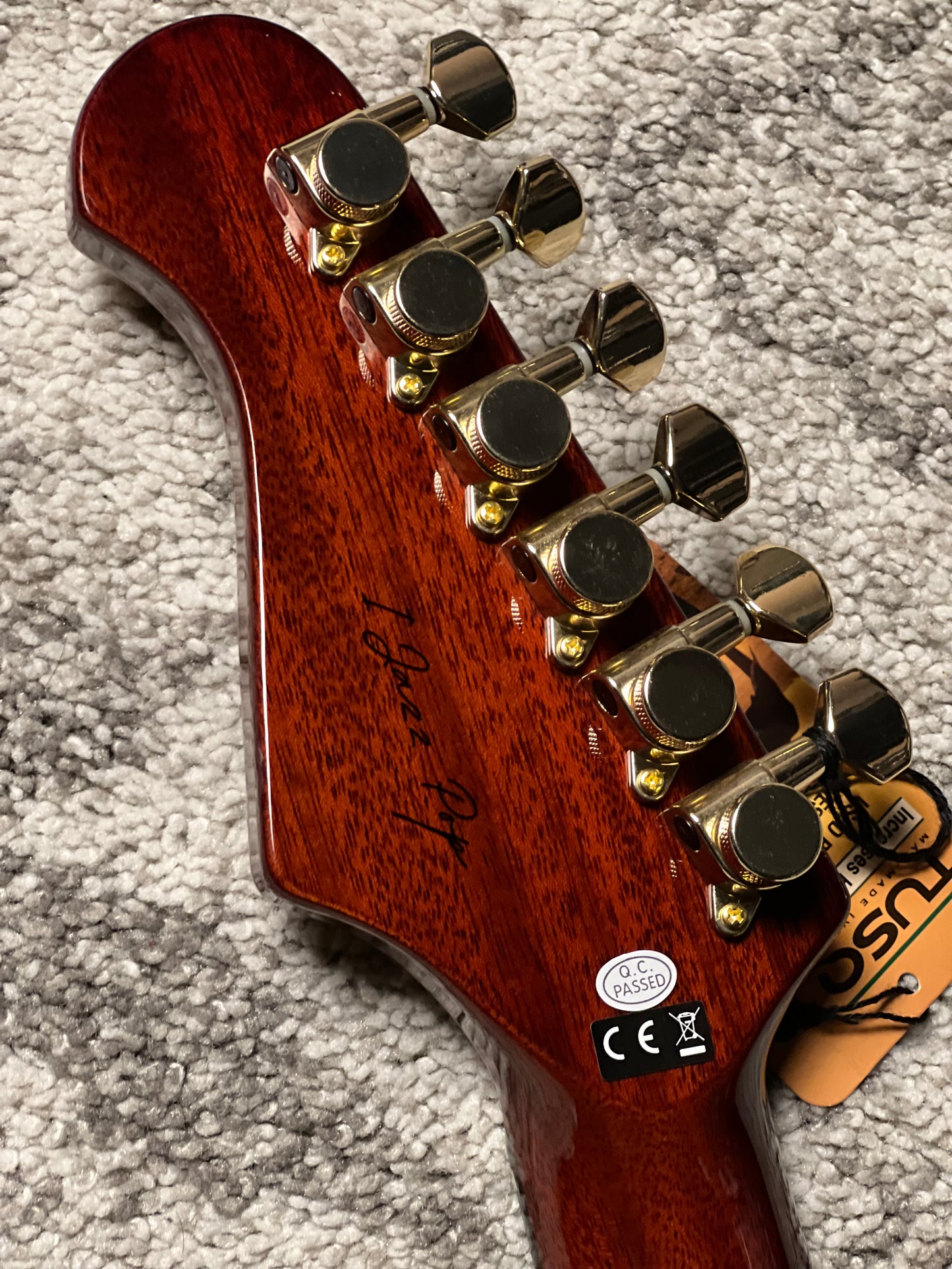 UW GuitarWorks Jazz Pop ST in Whiskey brown