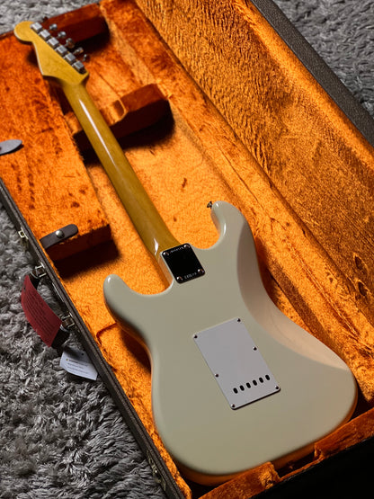 Fender American Vintage II 61 Stratocaster with Rosewood FB in Olympic White V2444963