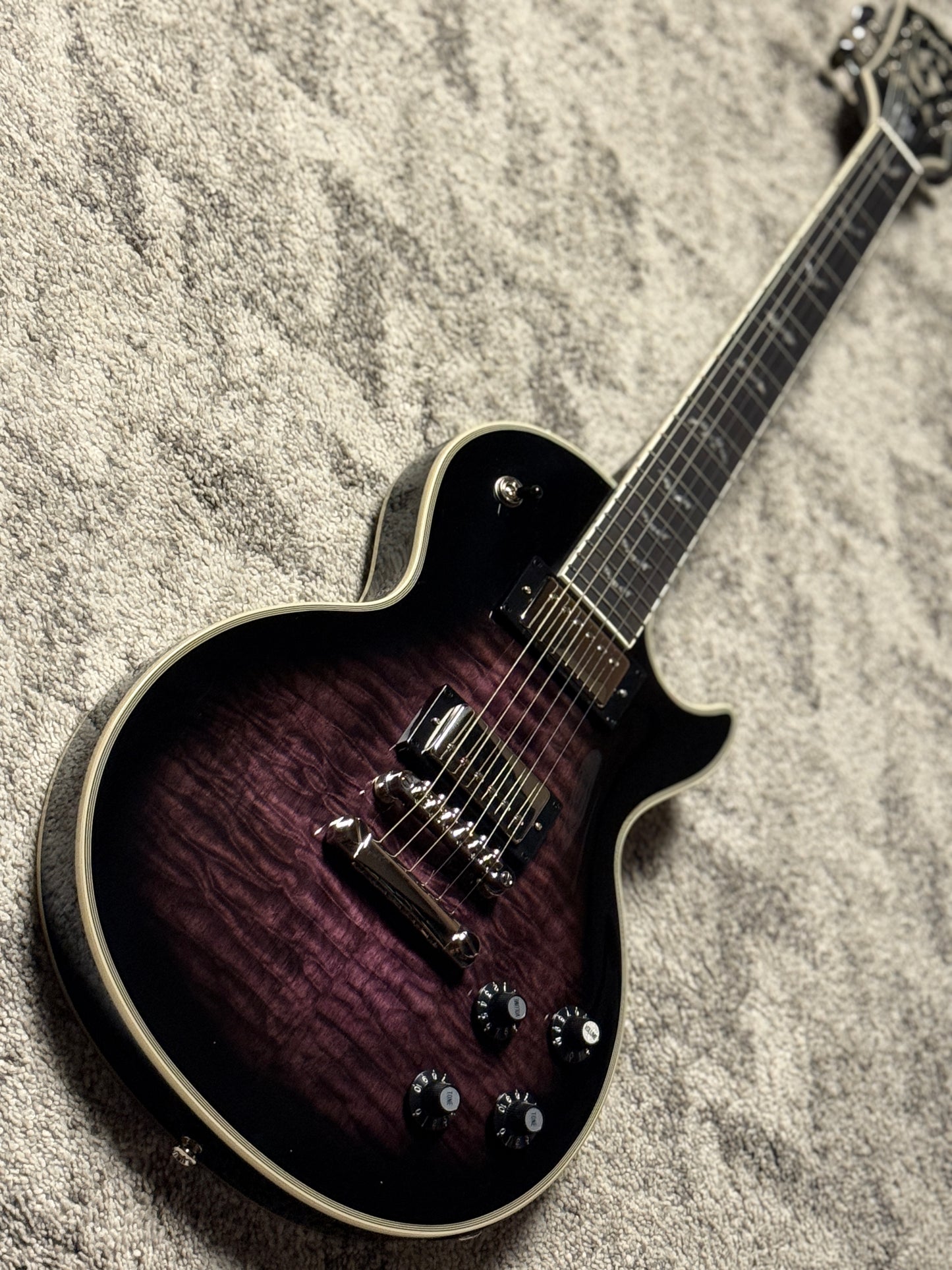 Epiphone Les Paul Custom Bats in Flight in Dark Purple Burst Limited Edition