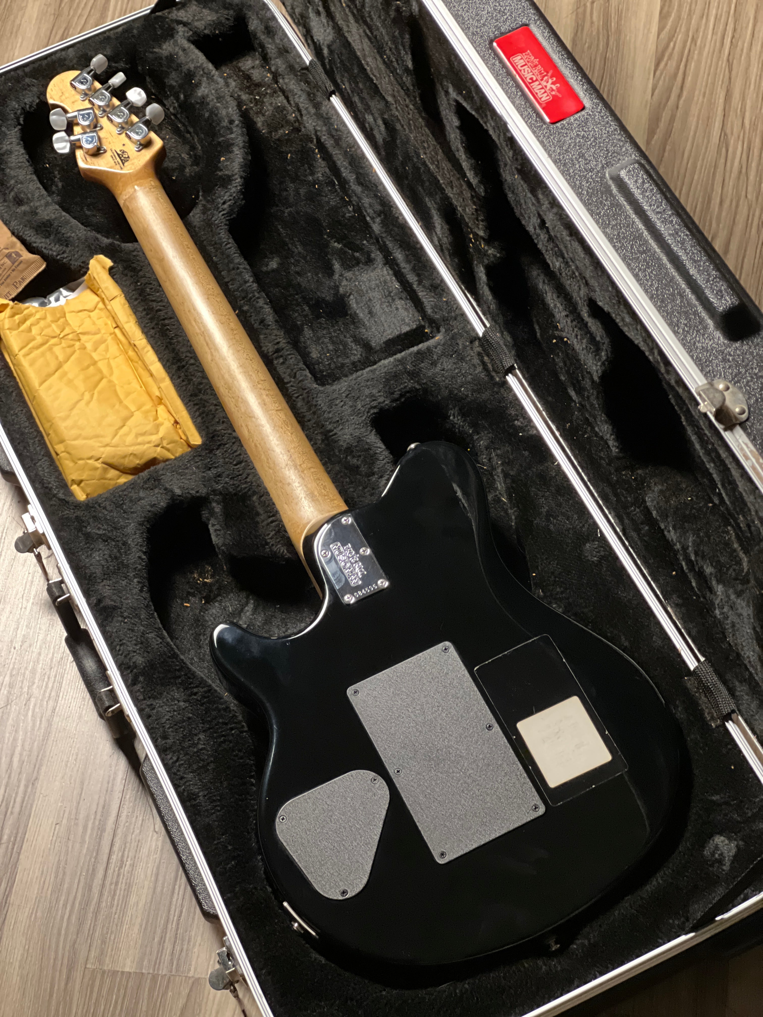 ギター musicman AXIS Music Man Axis Trans Gold Flame G84595 (USED) – nafiriguitar.com