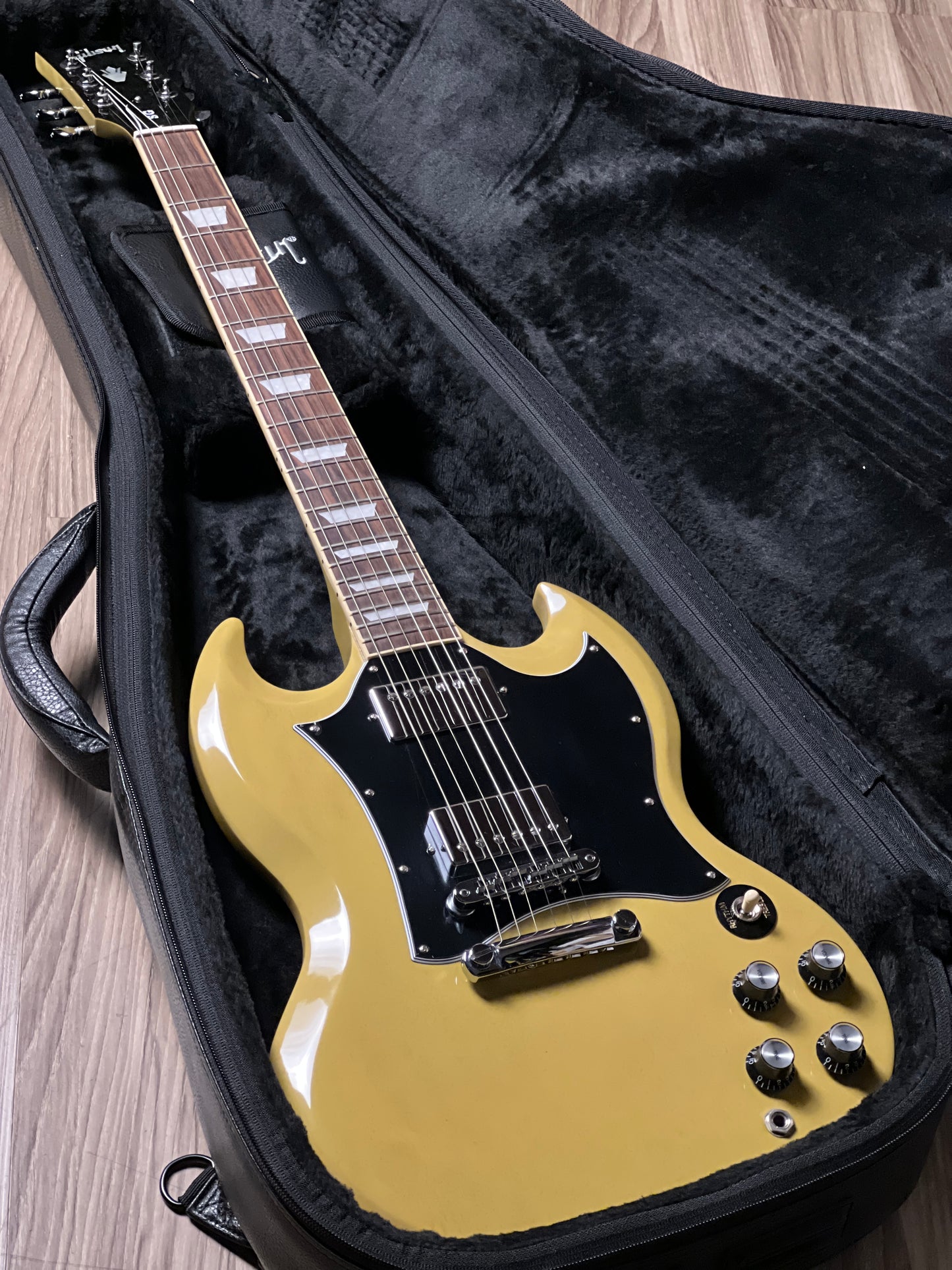 Gibson SG Standard in TV Yellow w/Gigbag 226830029