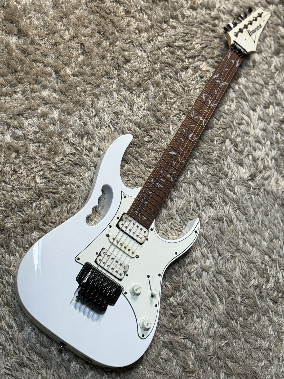 Ibanez Steve Vai JEM-JR in White I260607598 (USED)