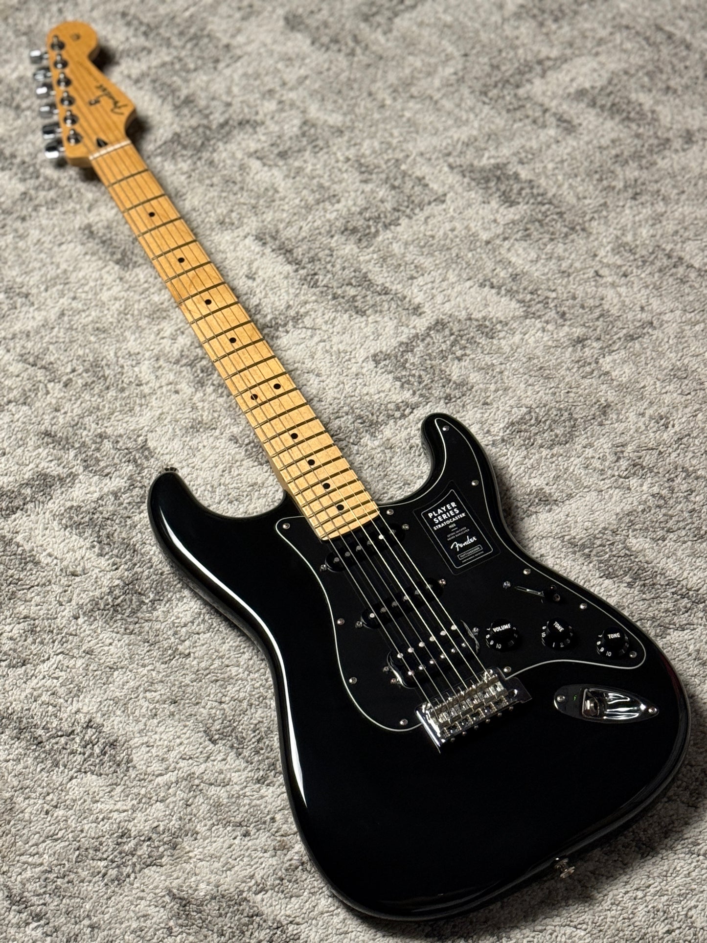 Fender Limited Edition Player Stratocaster HSS with Maple FB in Black
