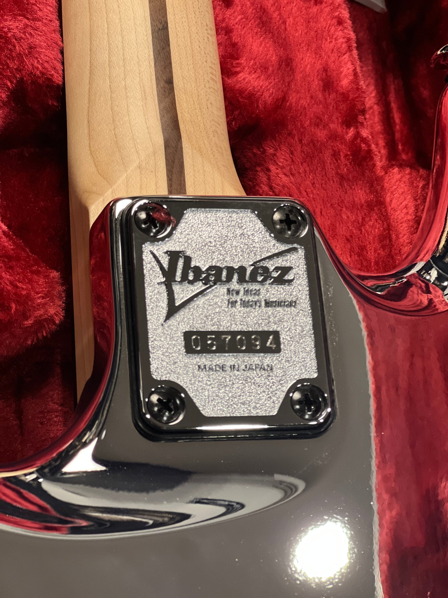 Ibanez JS3CR Joe Satriani Signature w/Case In Chrome Boy F2430683