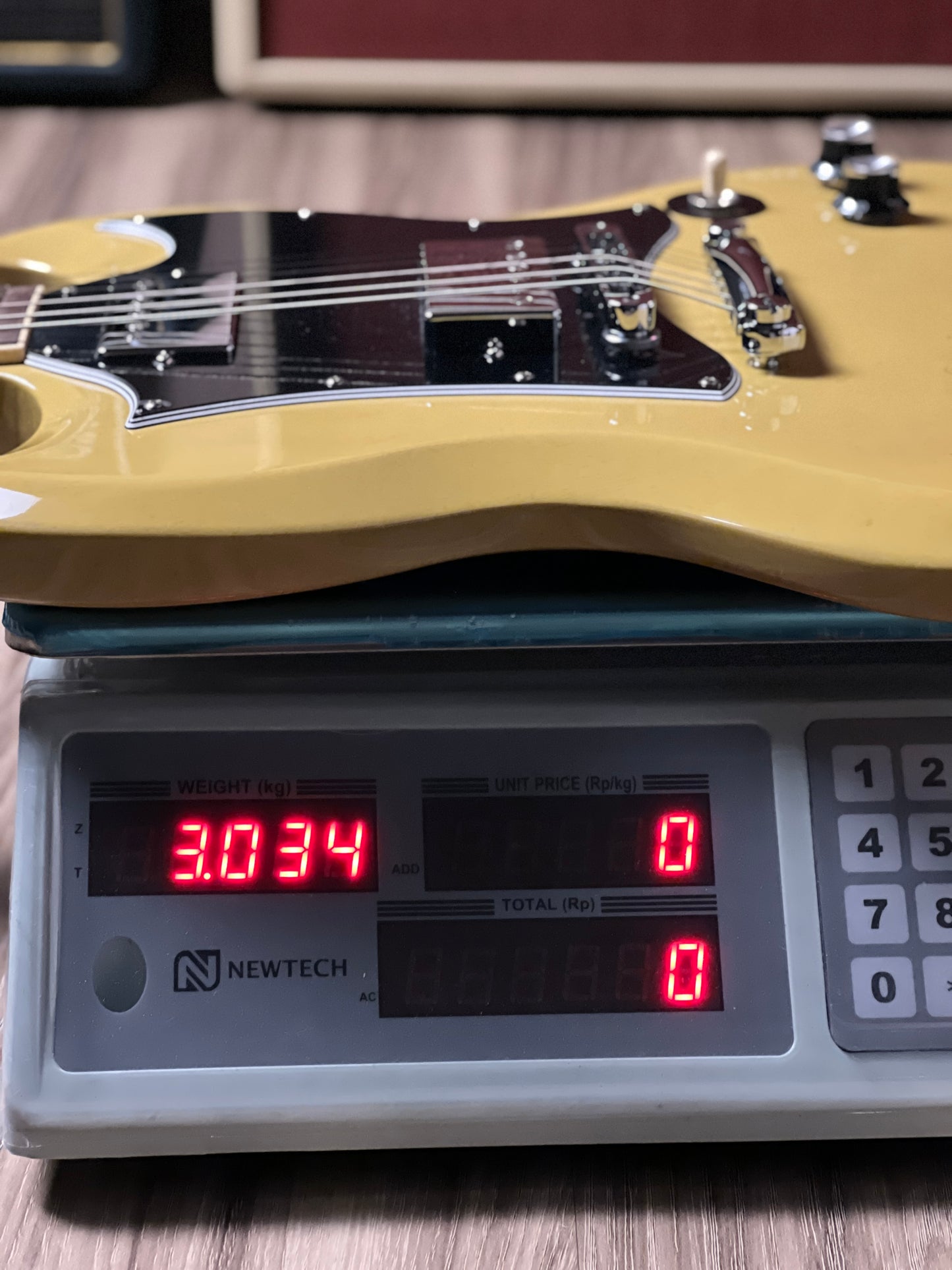 Gibson SG Standard in TV Yellow w/Gigbag 226830029