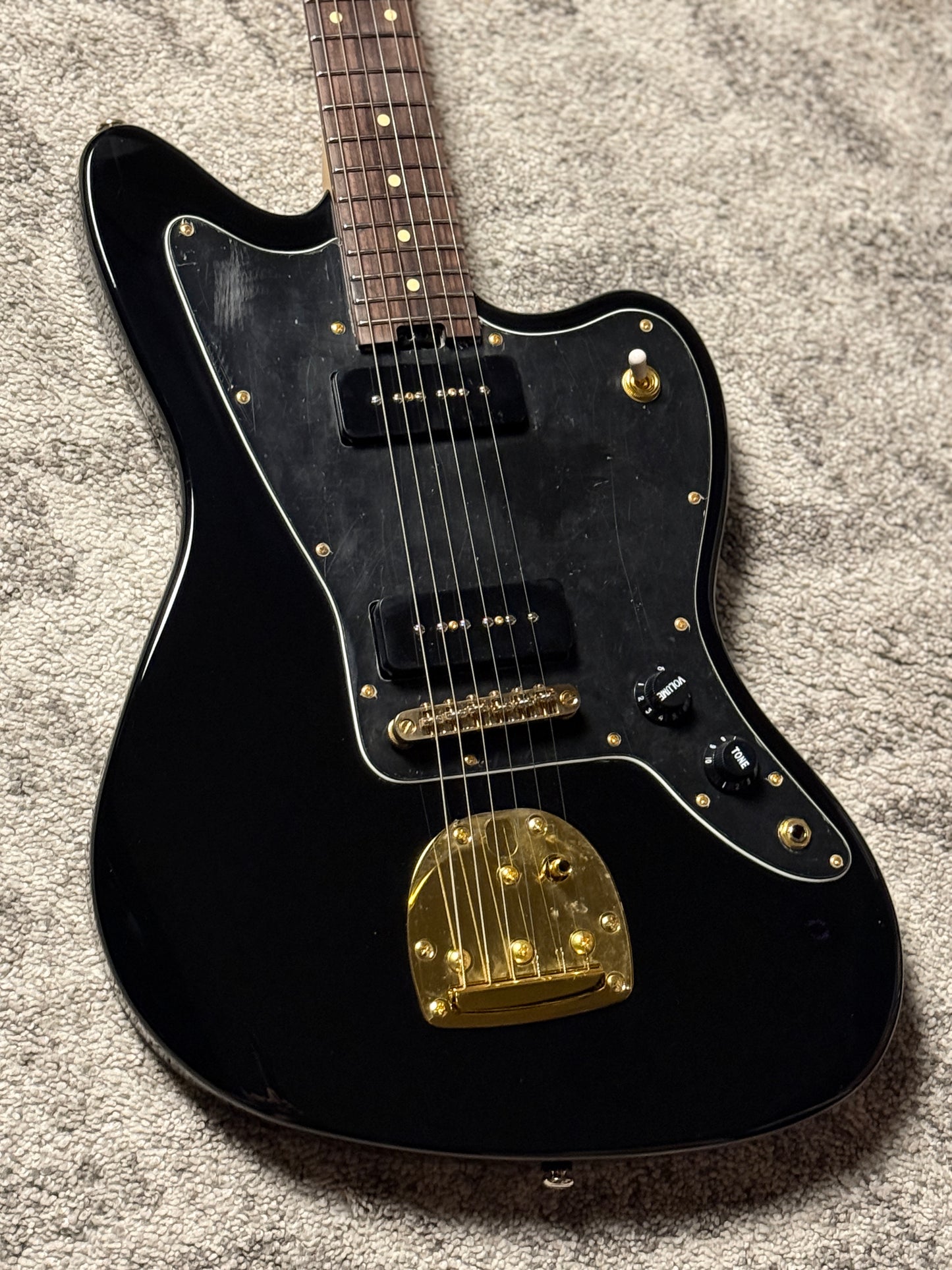 SLX Heron Classic P90 in Black with Gold Hardware