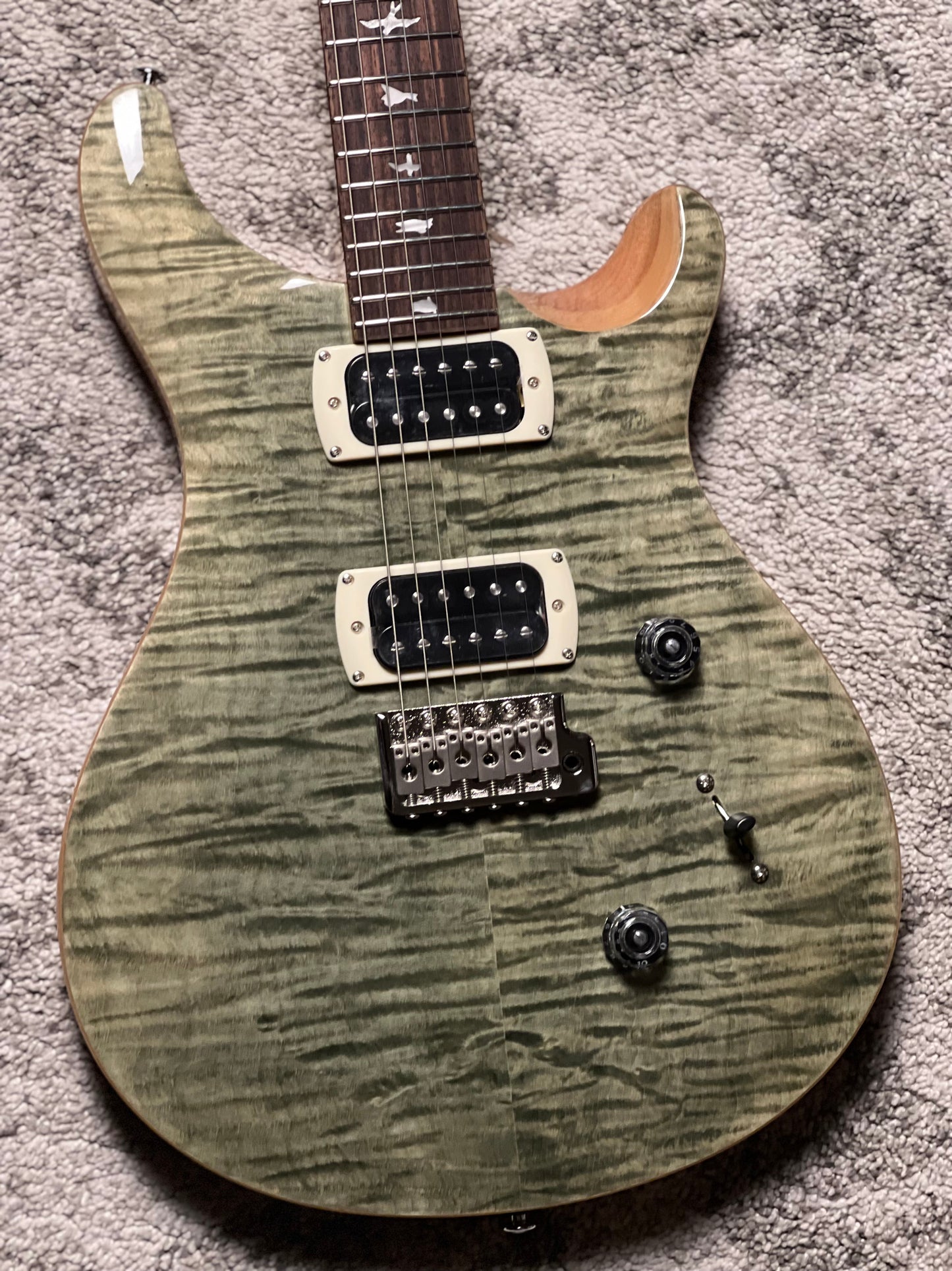 PRS SE Custom 24 Flame in Trampas Green
