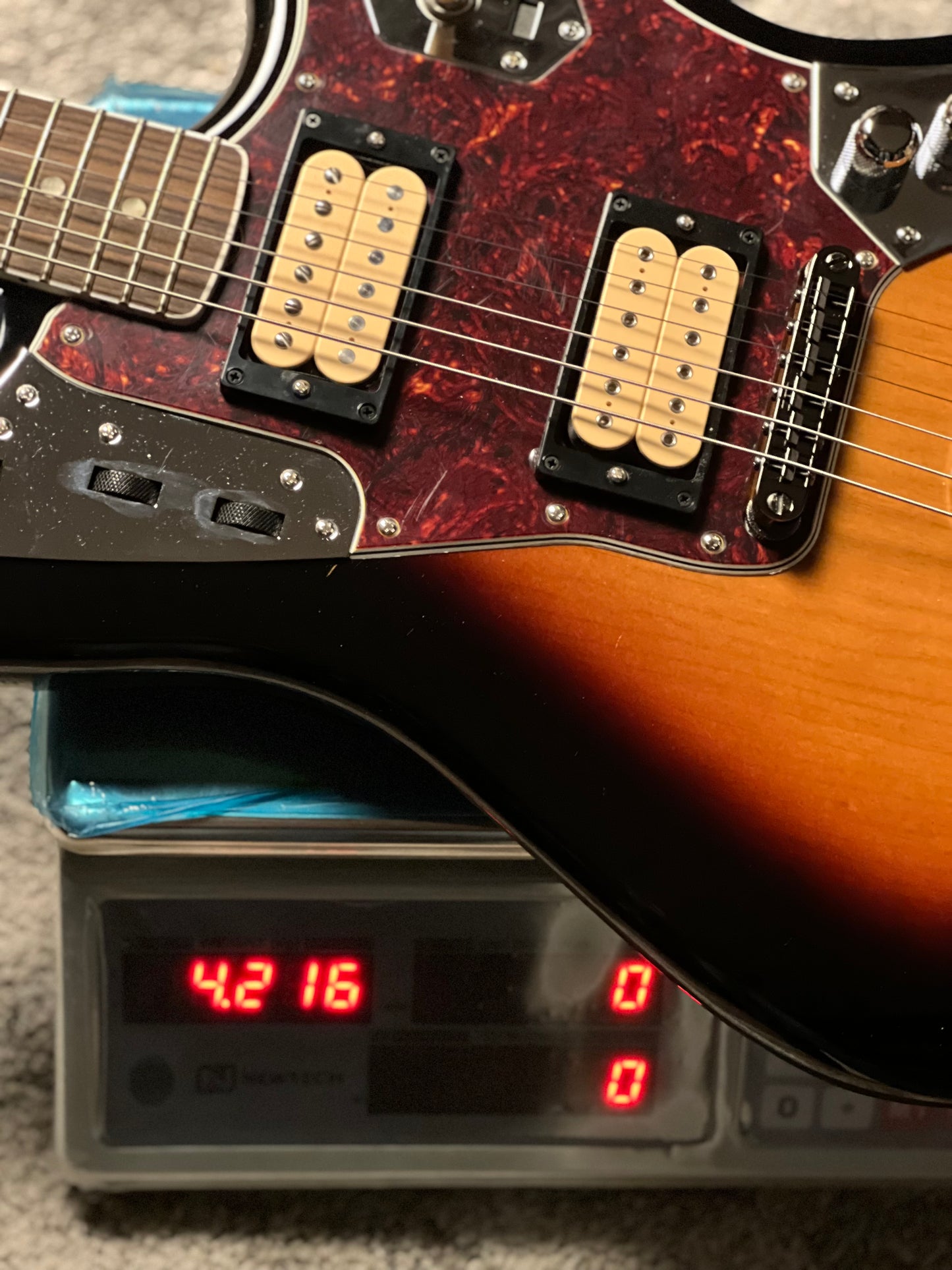 Fender Kurt Cobain Signature Jaguar 3-Color Sunburst MX25064917