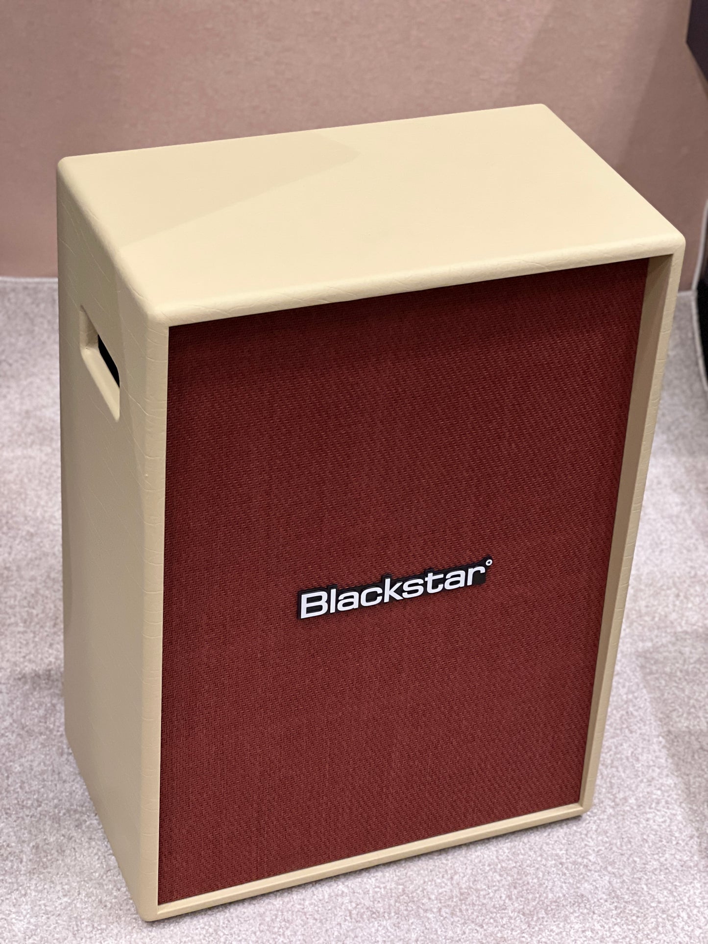 Blackstar Debut 212V Vertical 100-watt 2 x 12-inch Cabinet in Cream
