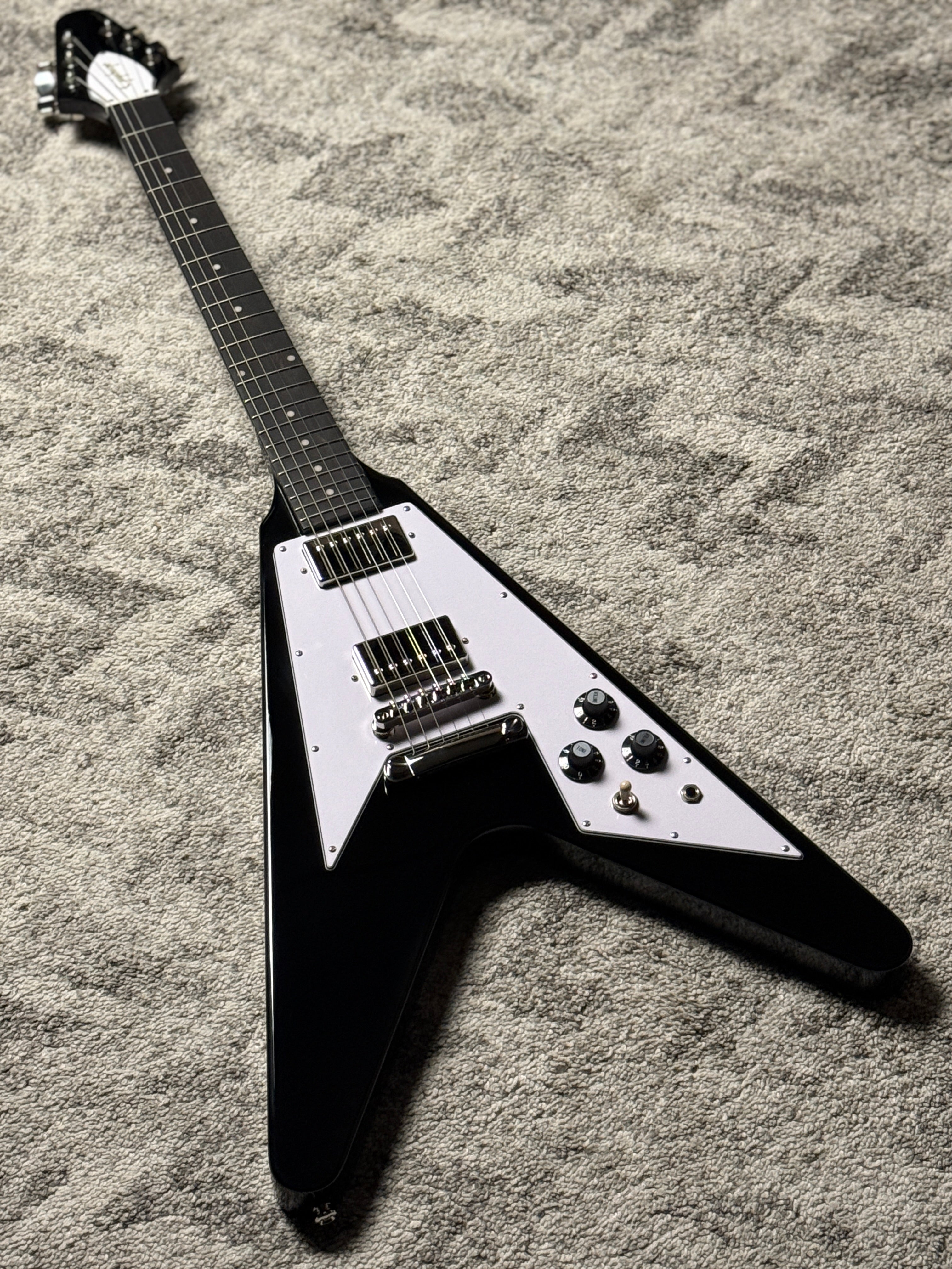 Epiphone Flying V 70s in Ebony Limited Edition – nafiriguitar.com