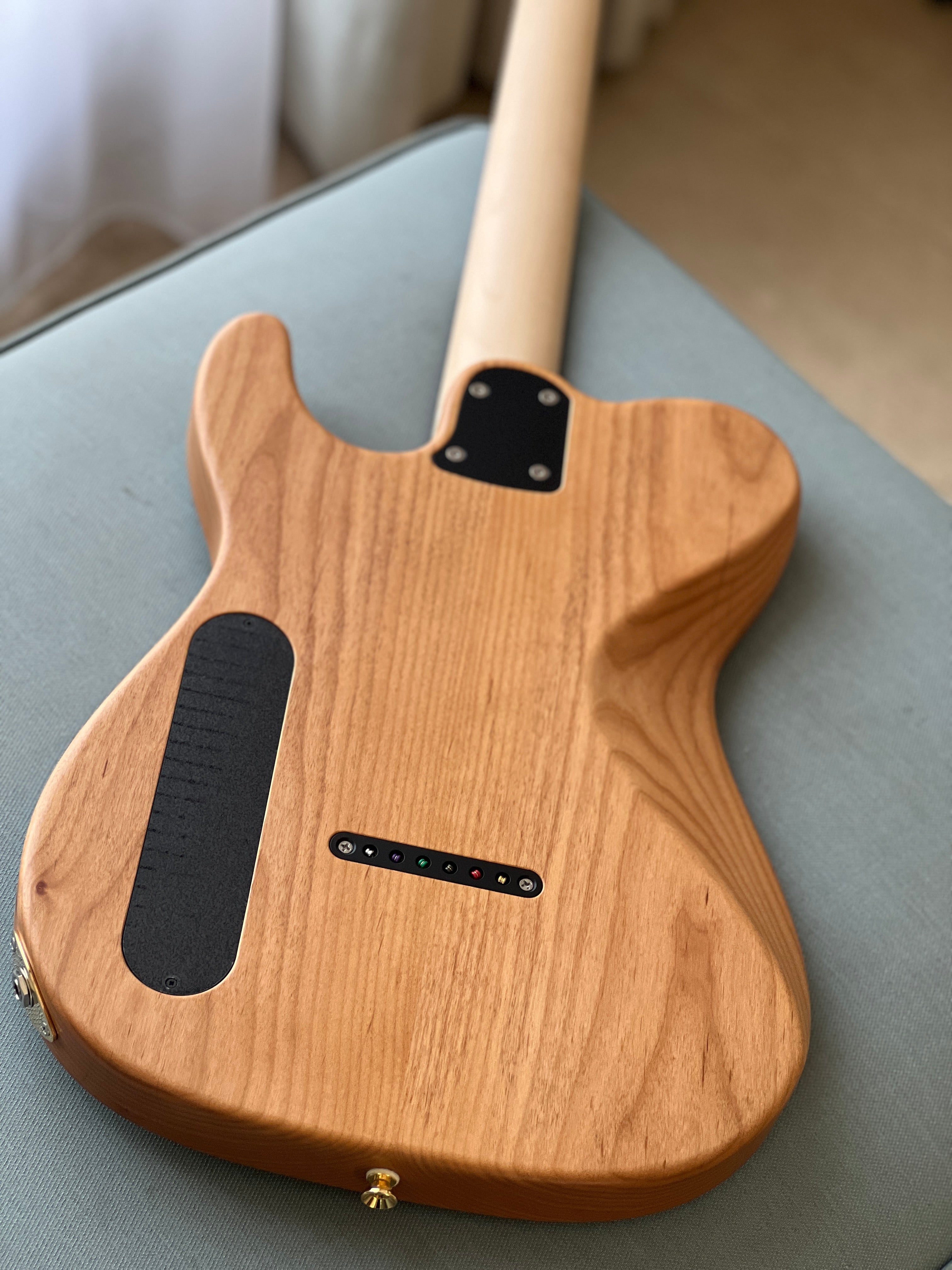 Saito S-622 TLC with Rosewood in White Granite with Gold Hardware