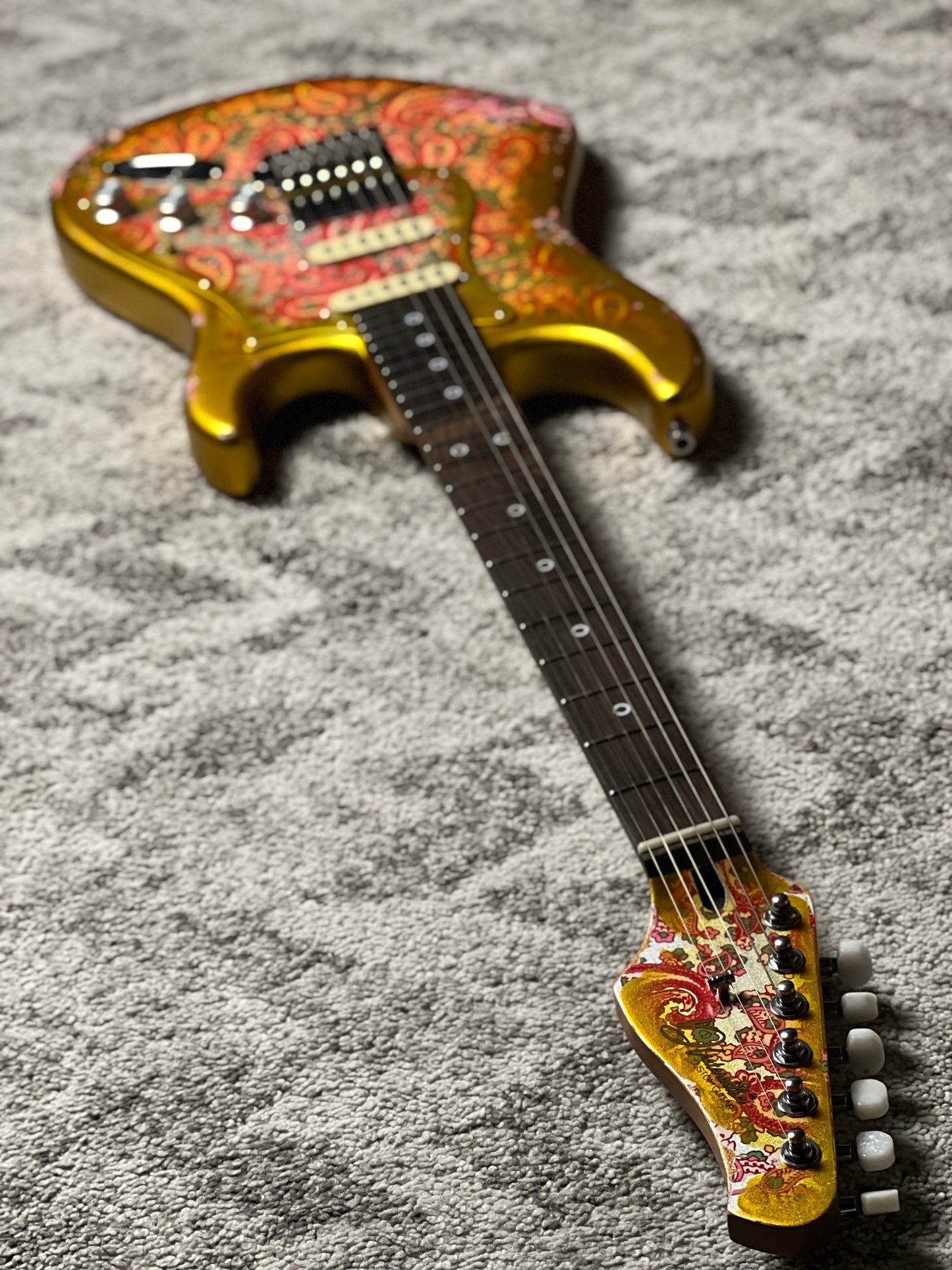 Dhatarattha Performance DST HSS in Gold Sparkle over Pink Paisley with RW FB and Nitrocellulose Lacquer Relic