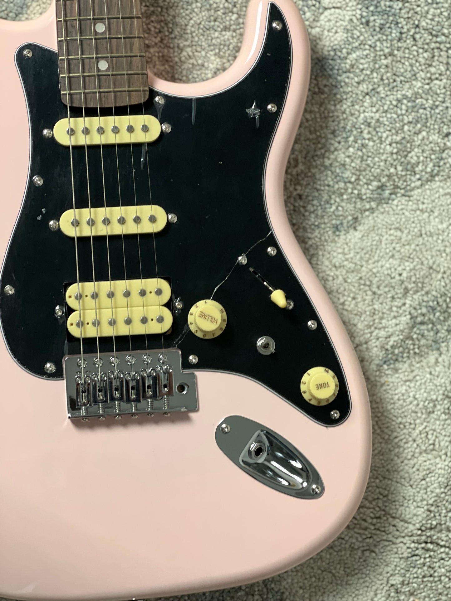 SLX Hawk Classic Essentials 22 HSS with Rosewood FB in Shell Pink