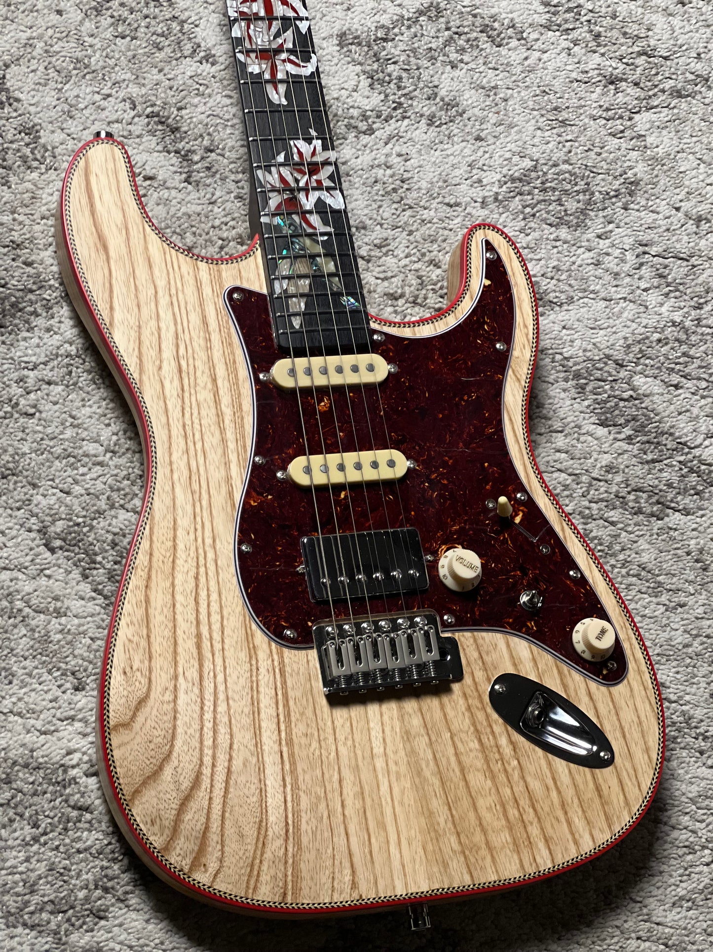 Dhatarattha Custom Classic DST HSS in Natural Ash with Rosewood Neck and Blooming Lilies Inlay