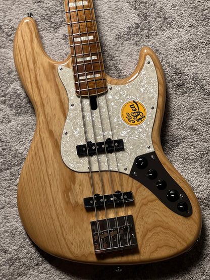 Sire Marcus Miller V8 SWAMP ASH 4 String in Natural w/Bag