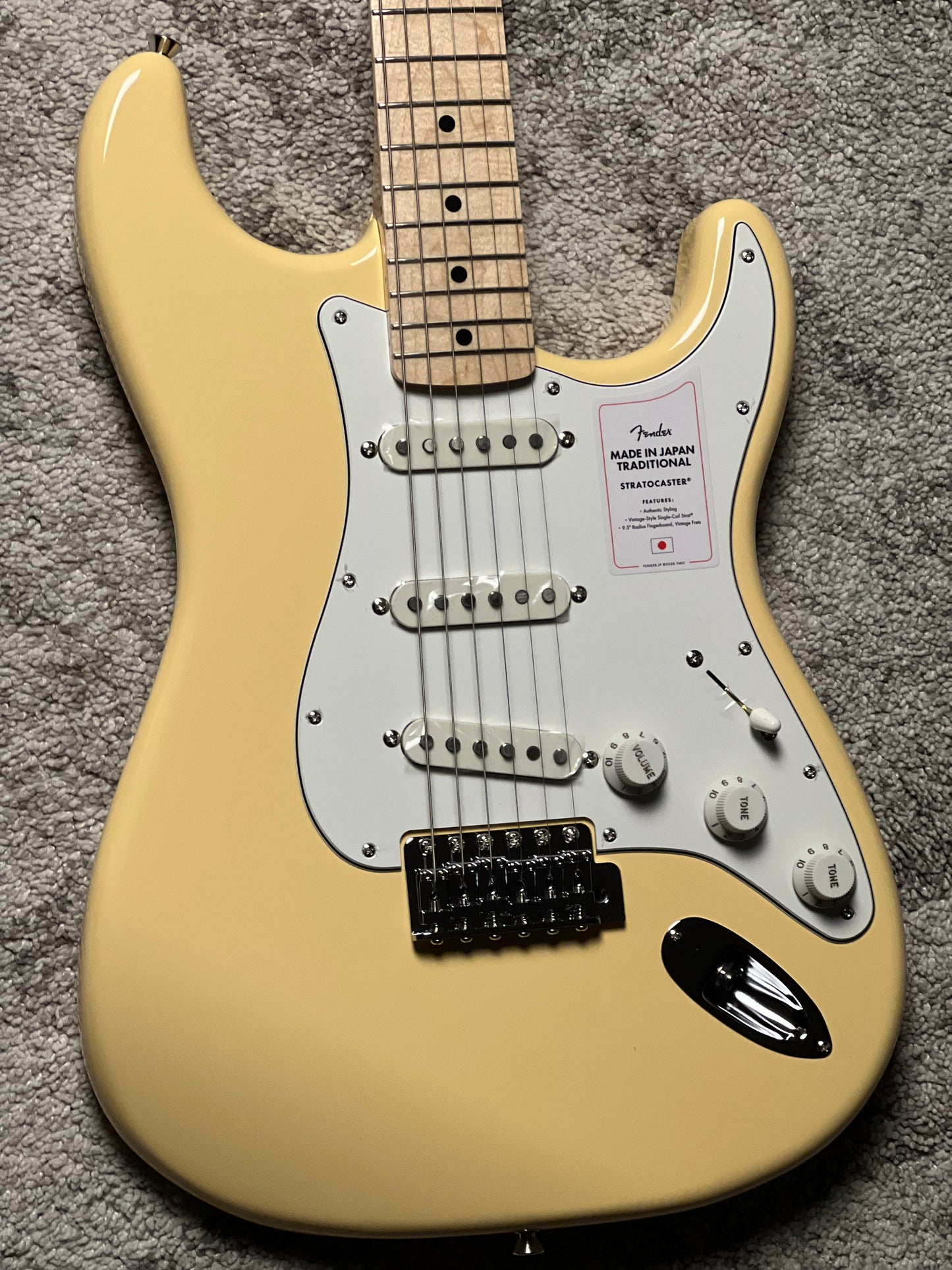 Fender Japan Traditional 70s Stratocaster with Maple FB in Vintage White JD25010795