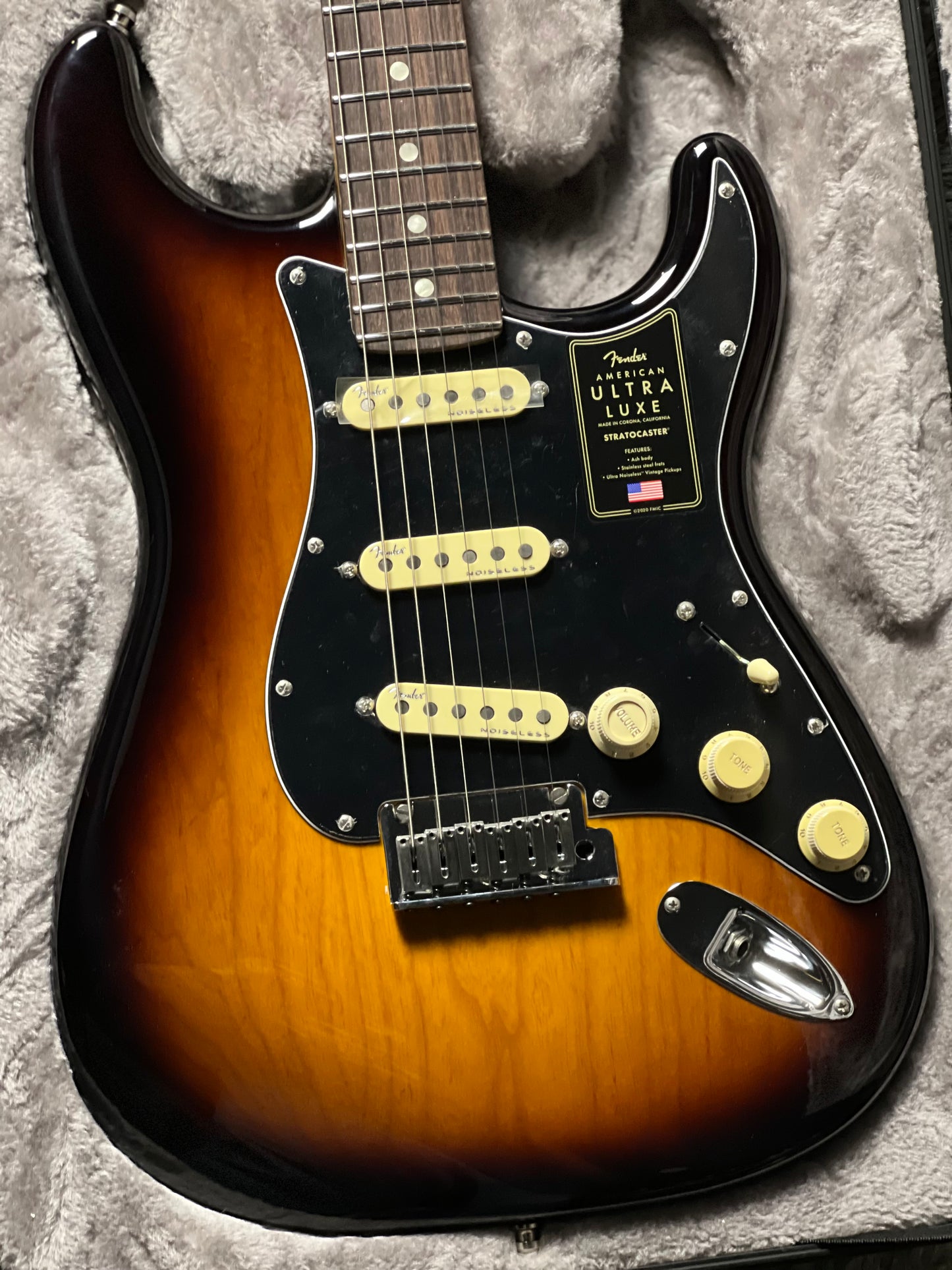 Fender American Ultra Luxe Stratocaster in 2 Color Sunburst with Rosewood Fingerboard US23058700