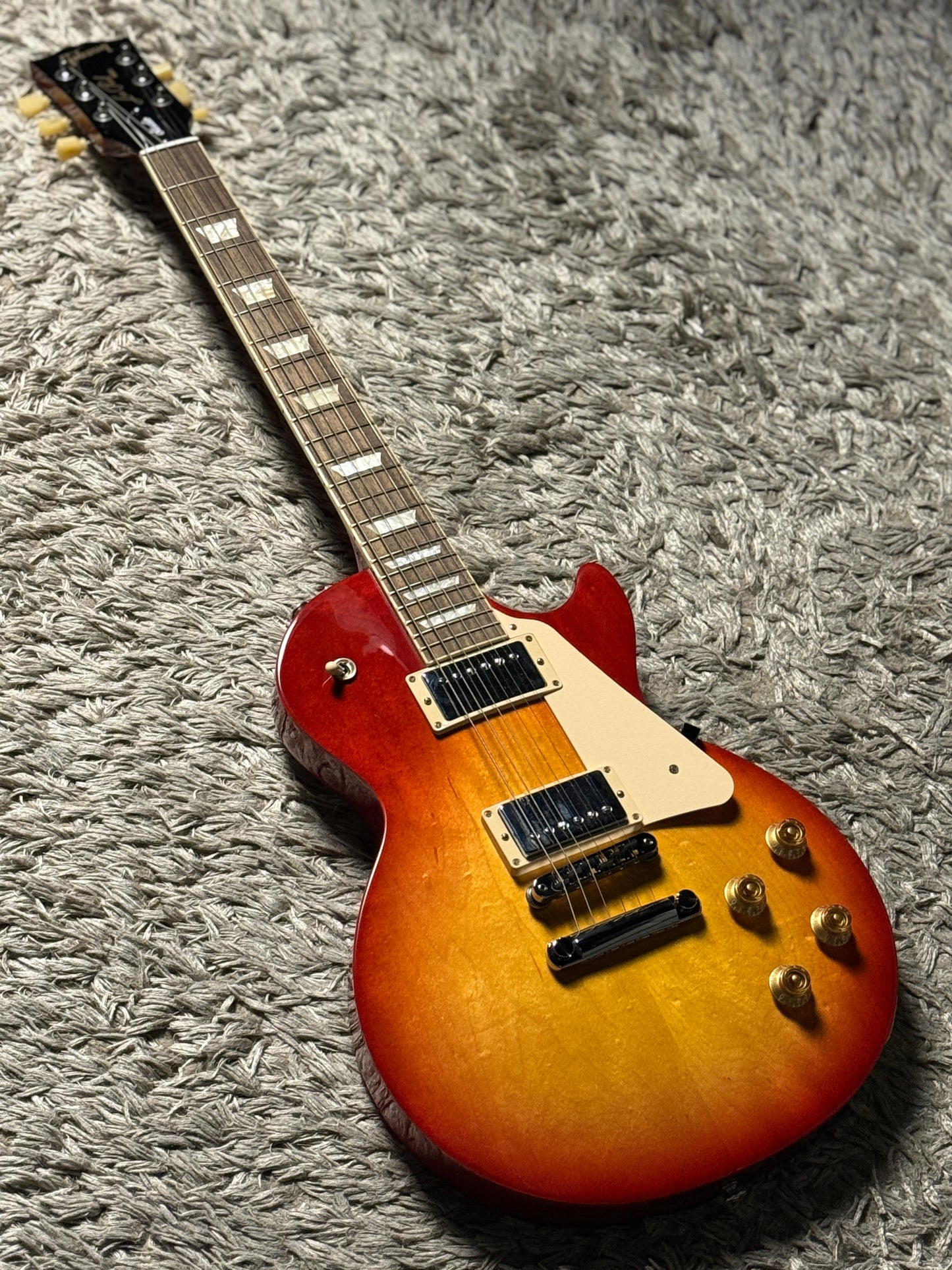 Gibson Les Paul Studio Cherry Sunburst with Gigbag 231140323