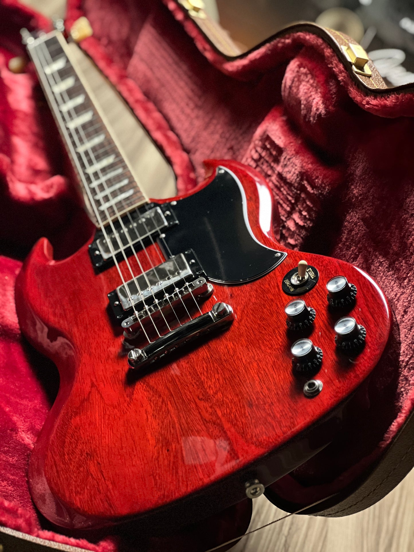 Gibson SG Standard '61 in Vintage Cherry w/Case 234040104 (B STOCK)
