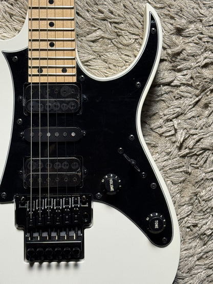 Ibanez RG550-WNF in White Flat