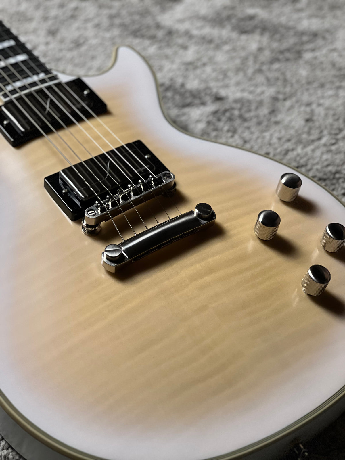 Epiphone Les Paul Prophecy Inspired by Gibson in Aged White Tiger