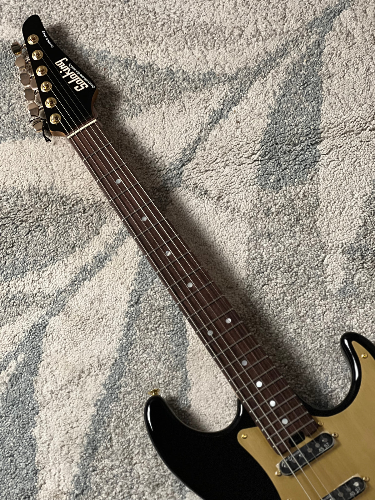 Soloking MS-1 Classic MKII in Black Beauty Anodized Gold Pickguard with Rosewood FB JESCAR
