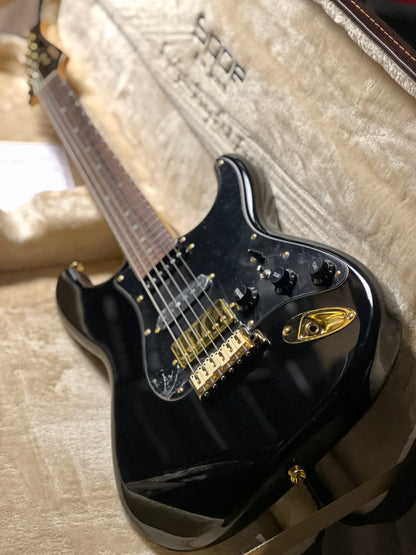 SQOE SEST1009 HSS Custom Shop Series in Black Beauty Gold Hardware Limited Edition with Hardshell Case