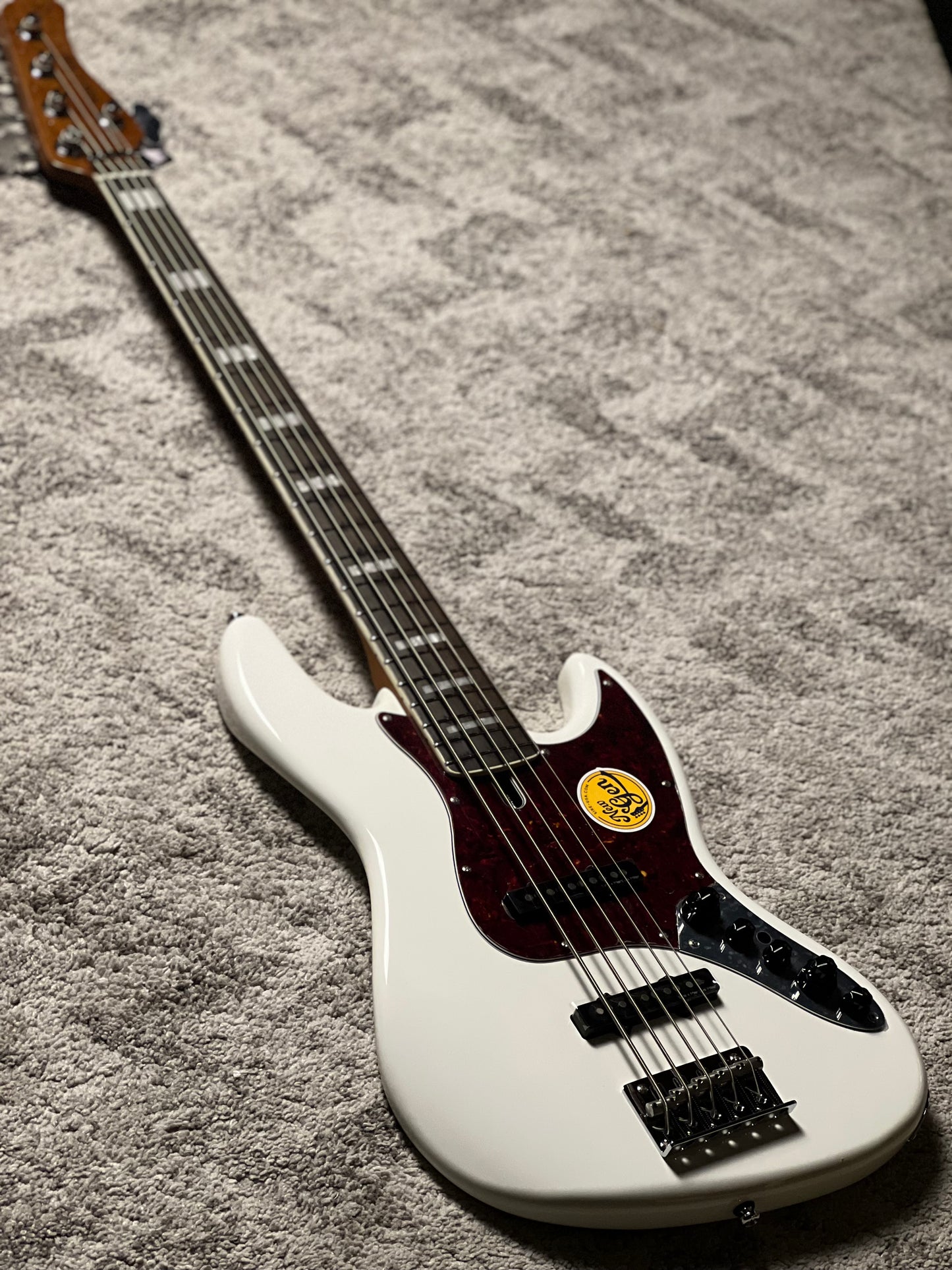 Sire Marcus Miller V7 Alder 5-String Bass Guitar 2nd Gen in Antique White