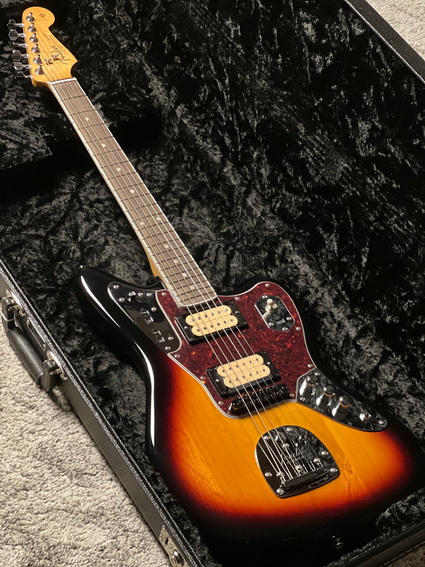 Fender Kurt Cobain Signature Jaguar 3-Color Sunburst MX24080012