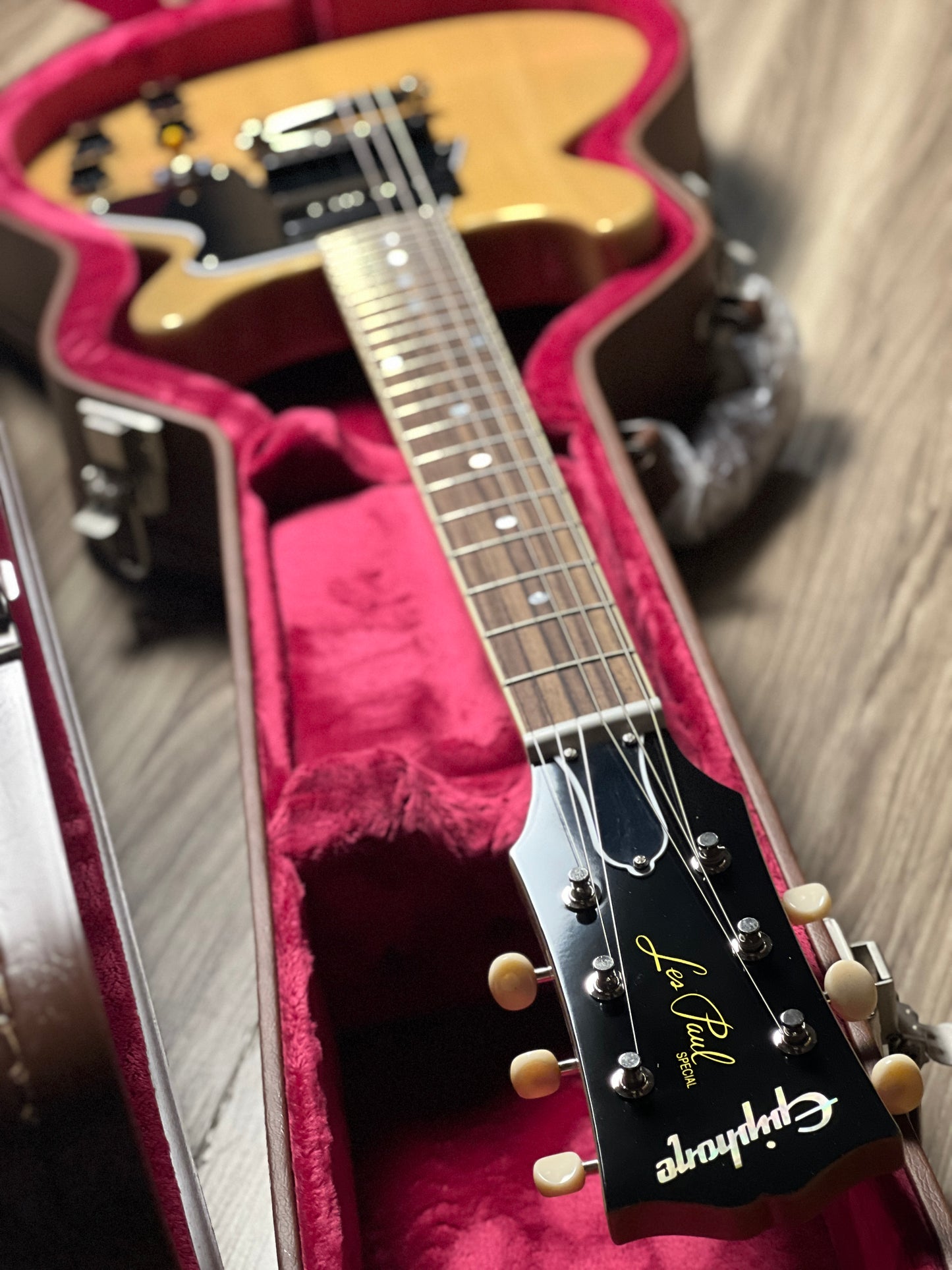 Epiphone 1960 Les Paul Special Double Cut Reissue in TV Yellow with Case 25011522191